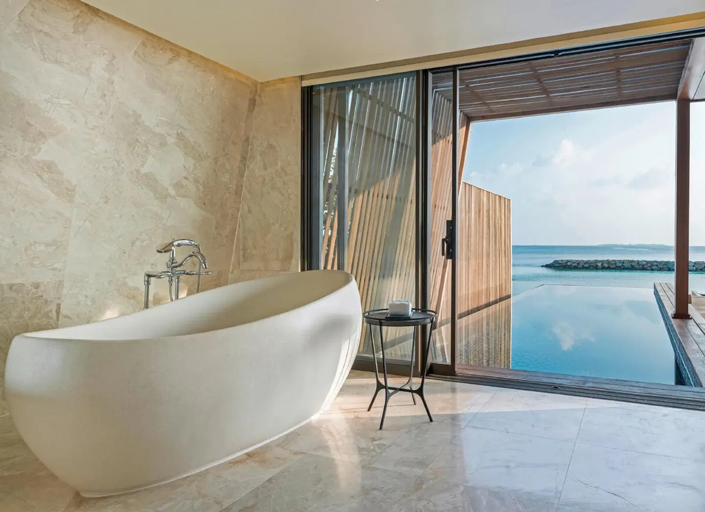 The St. Regis Maldives Vommuli Resort Badezimmer