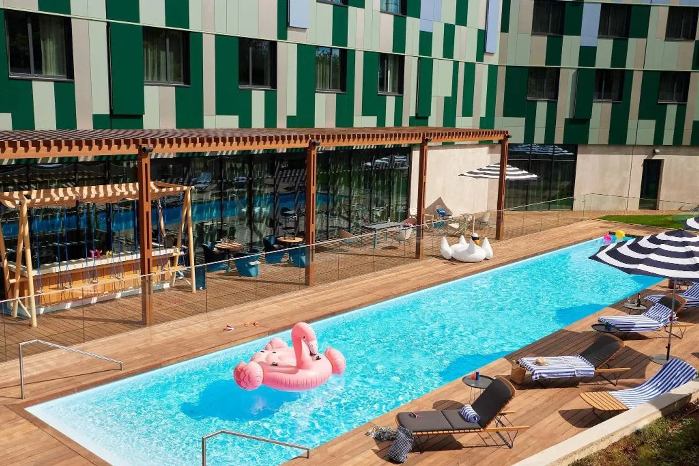 Moxy Sophia Antipolis Hallenbad