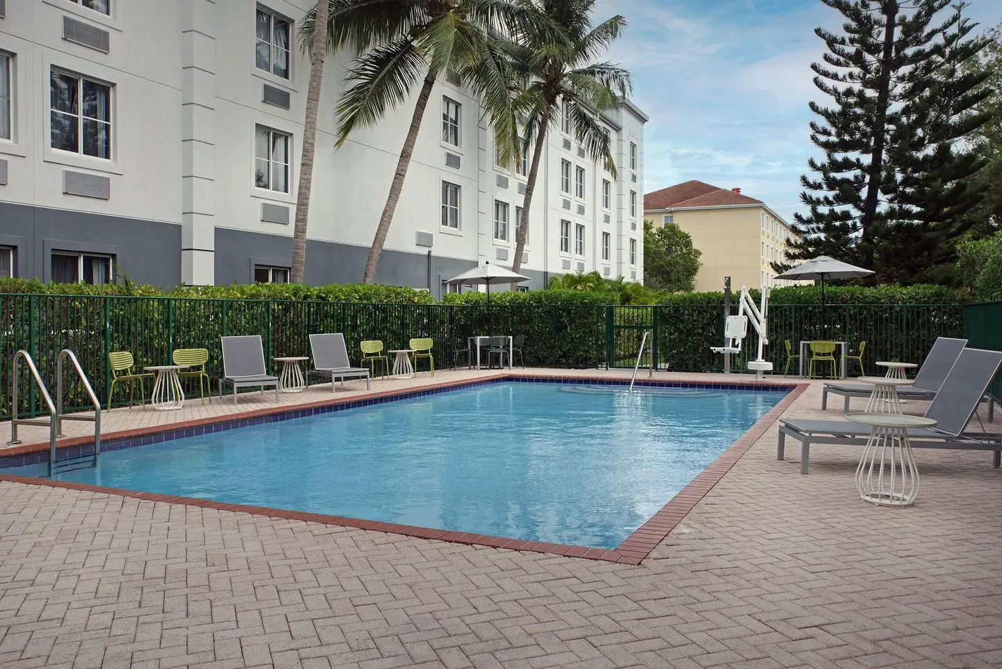 Spark By Hilton Miami Doral OUTDOOR_POOL