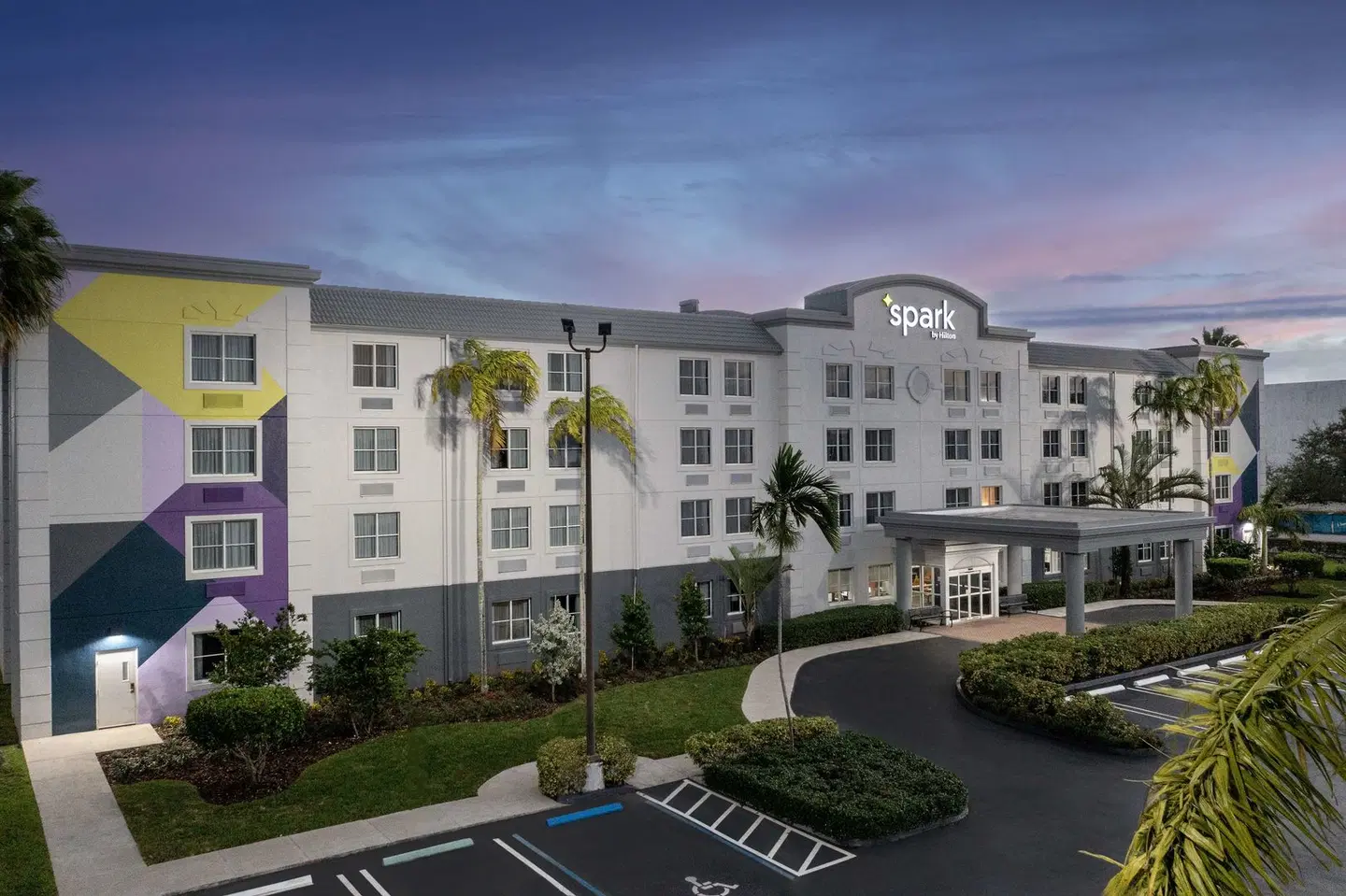 Spark By Hilton Miami Doral EXTERIOR