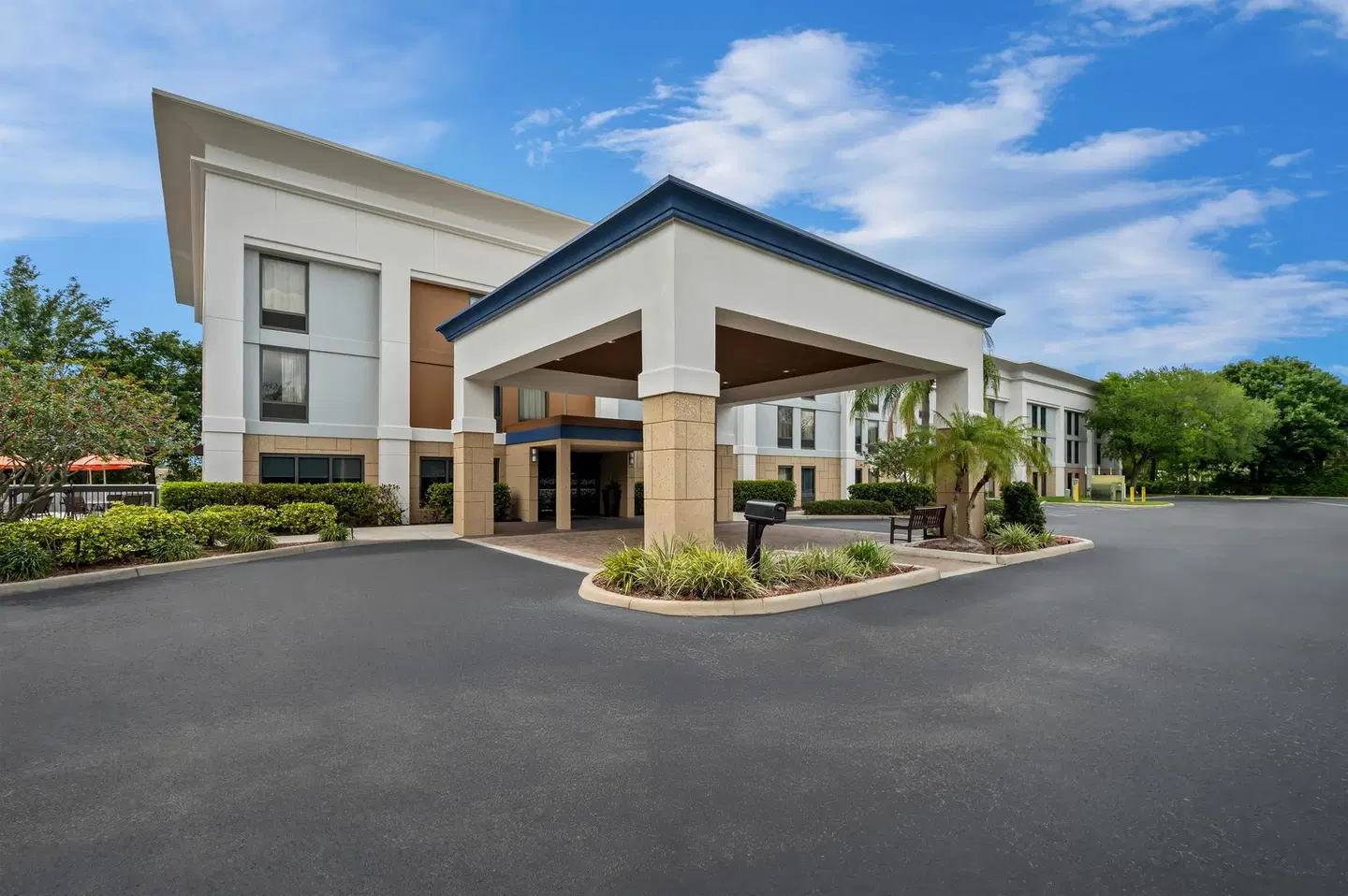 Hampton Inn Naples-I-75 EXTERIOR