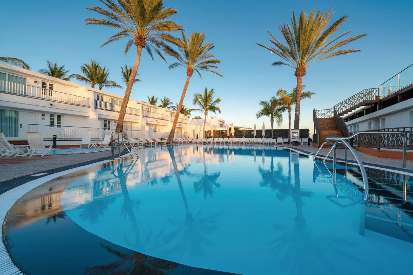 Plus Fariones Apartamentos OUTDOOR_POOL