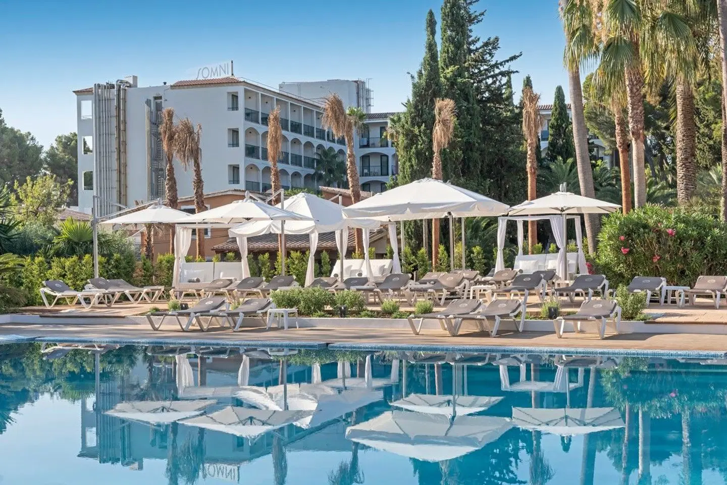 Valentin Grand Park Suite Hotel OUTDOOR_POOL
