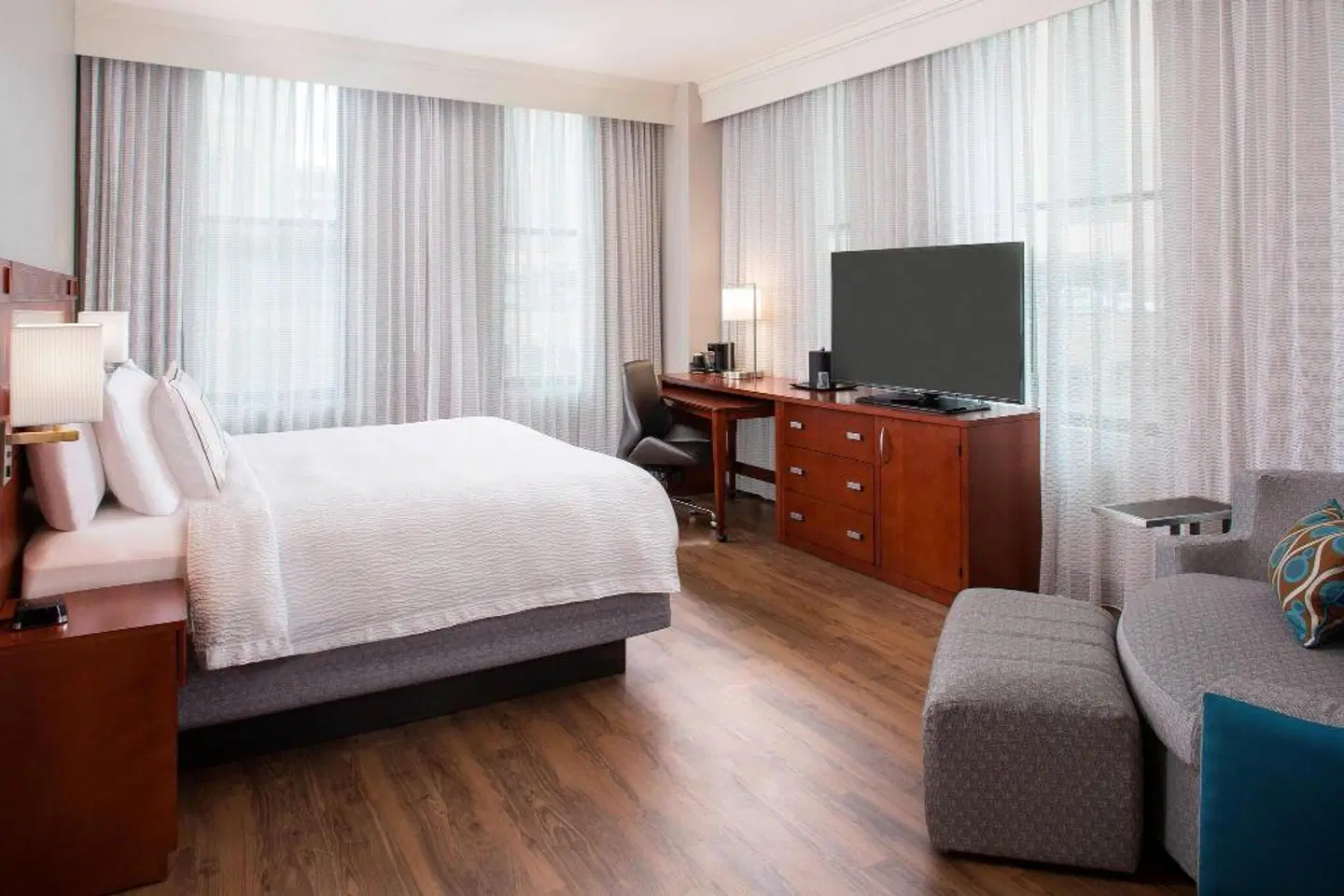 Courtyard by Marriott New Orleans Near the French Quarter ROOM_EXAMPLE