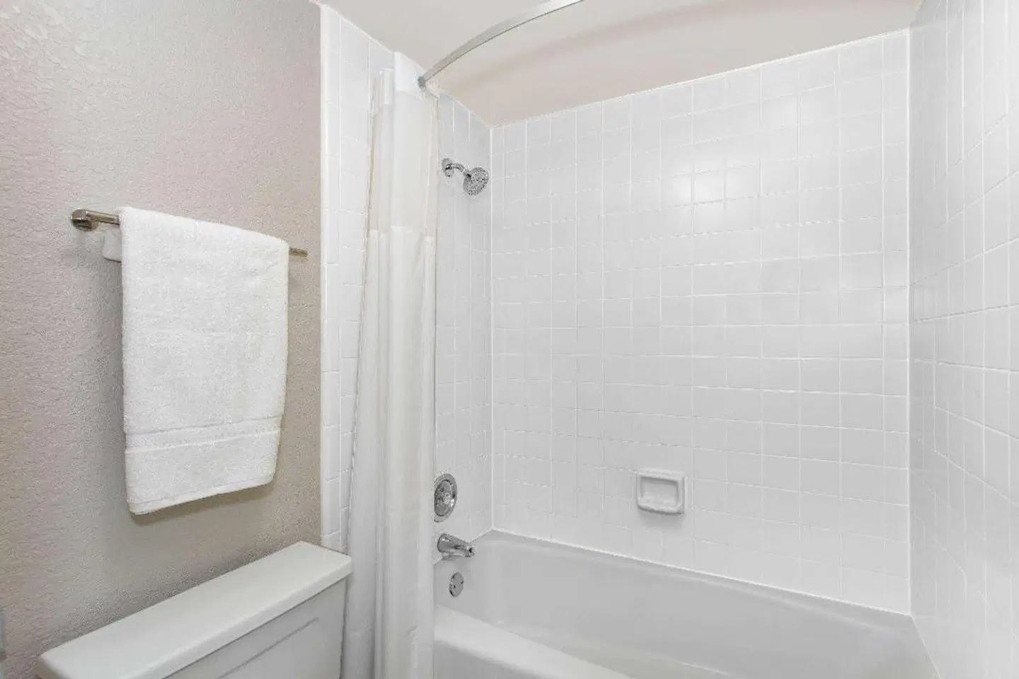 Days Inn by Wyndham Orlando Conv. Center/International Dr Badezimmer