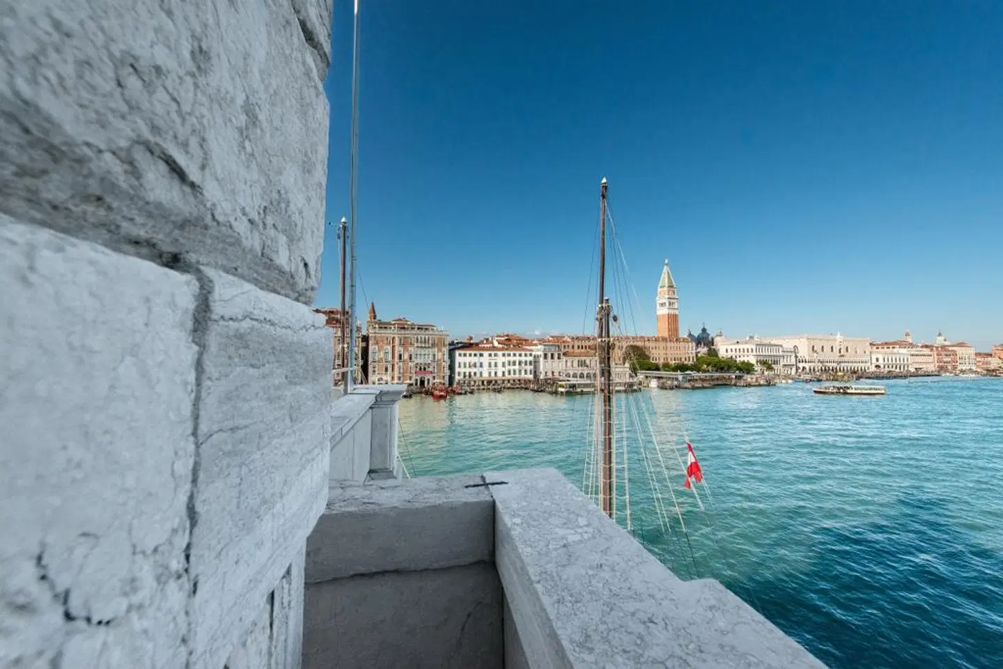 Hotel Monaco & Grand Canal Strand