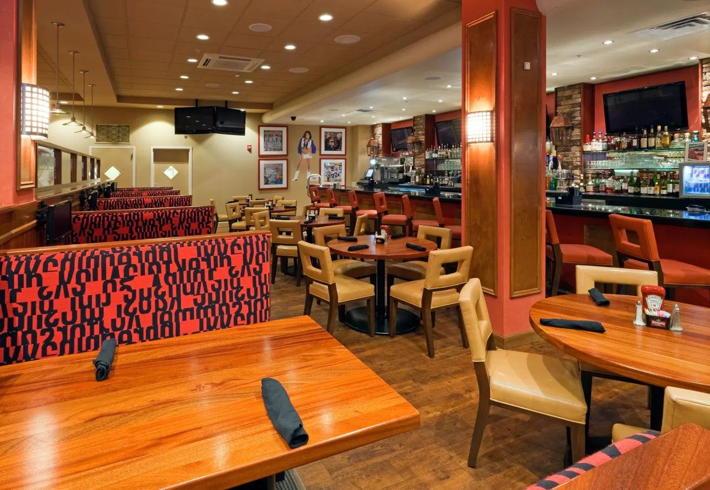 Holiday Inn Baton Rouge College Drive I-10 by IHG Bar