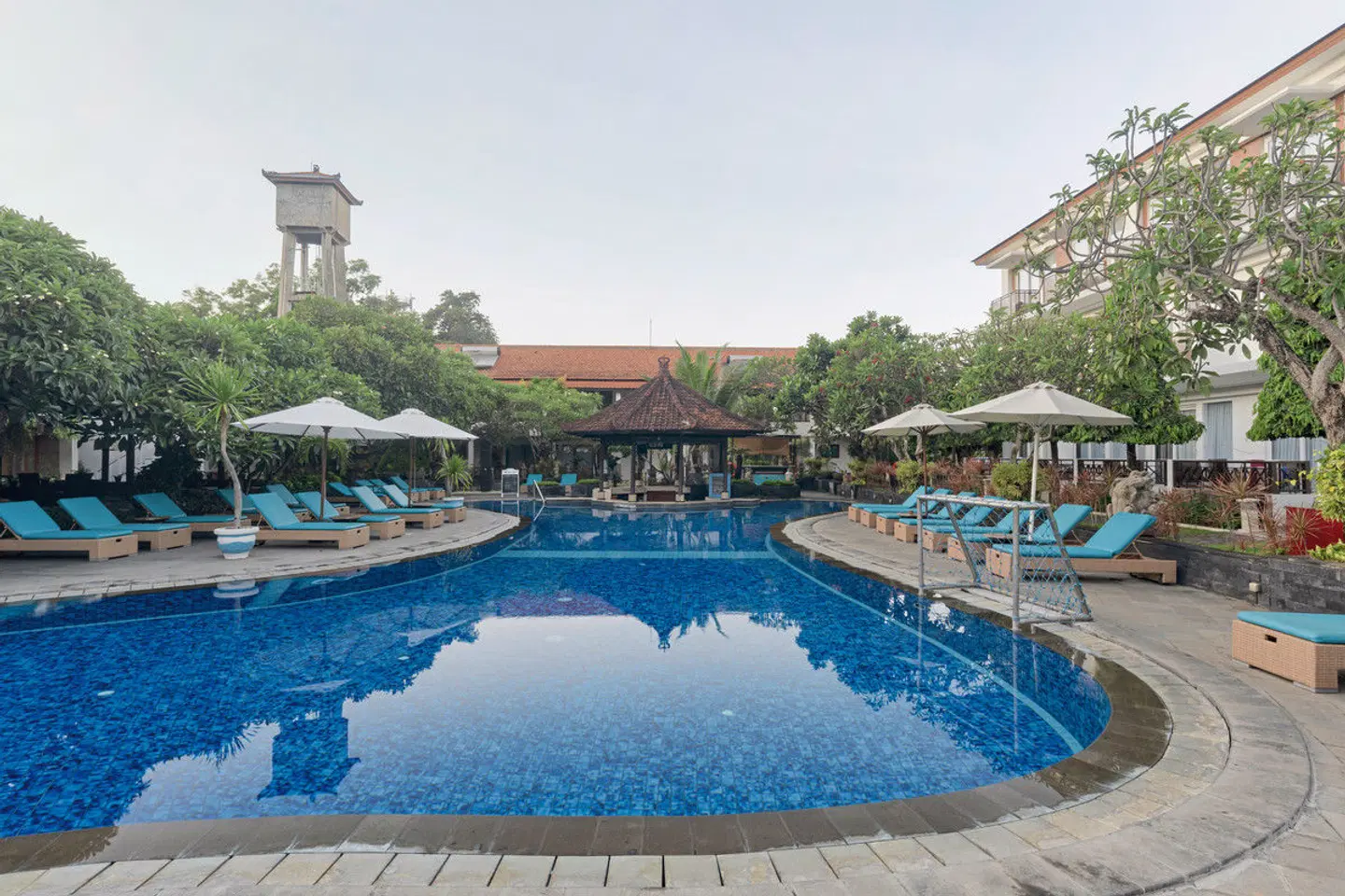 Kuta Beach Club Hotel OUTDOOR_POOL