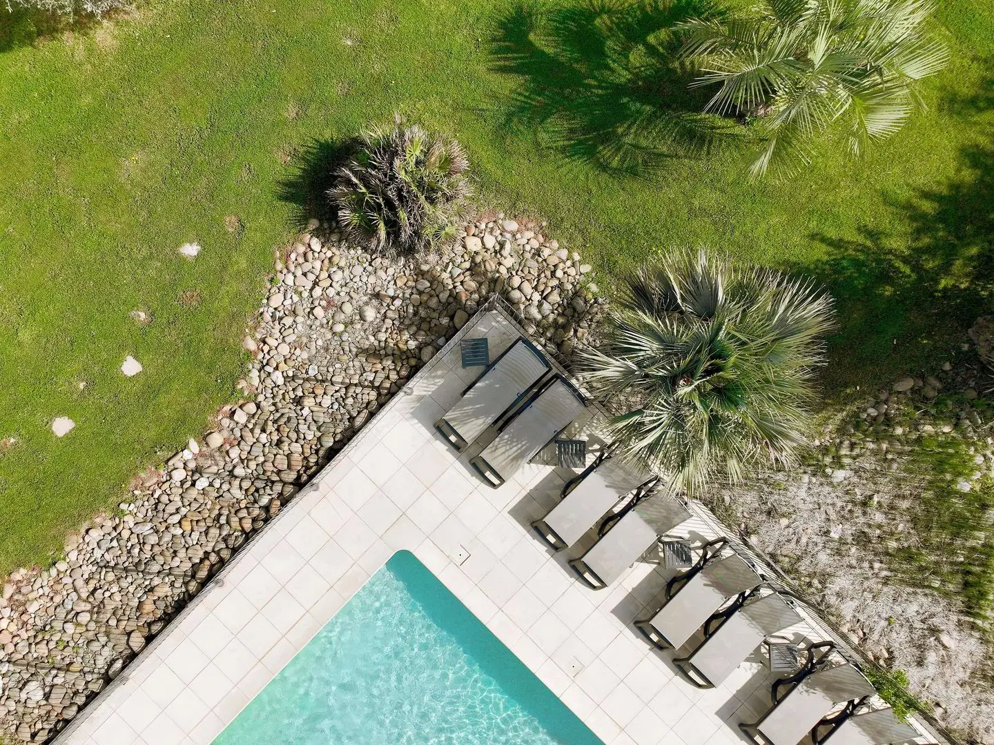 ibis Aix-en-Provence OUTDOOR_POOL