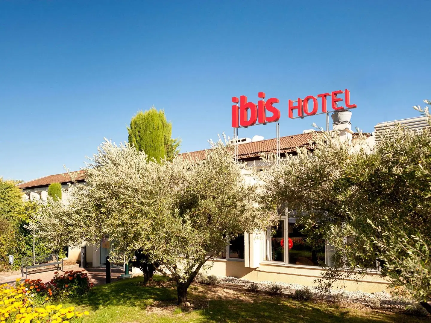 ibis Aix-en-Provence EXTERIOR