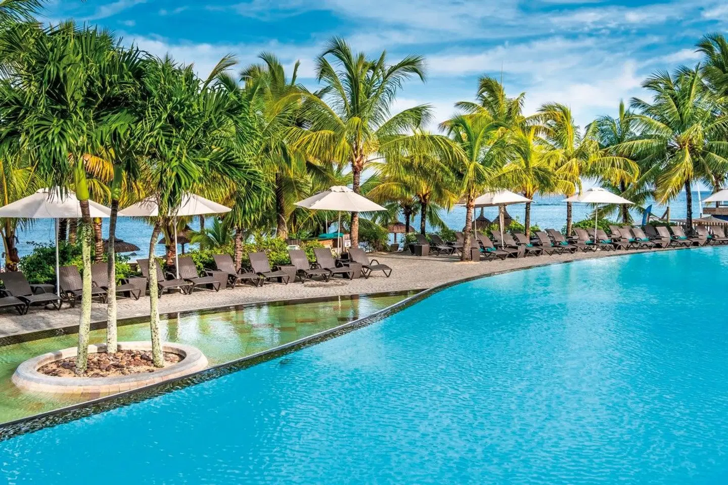 Victoria Beachcomber Resort & Spa OUTDOOR_POOL