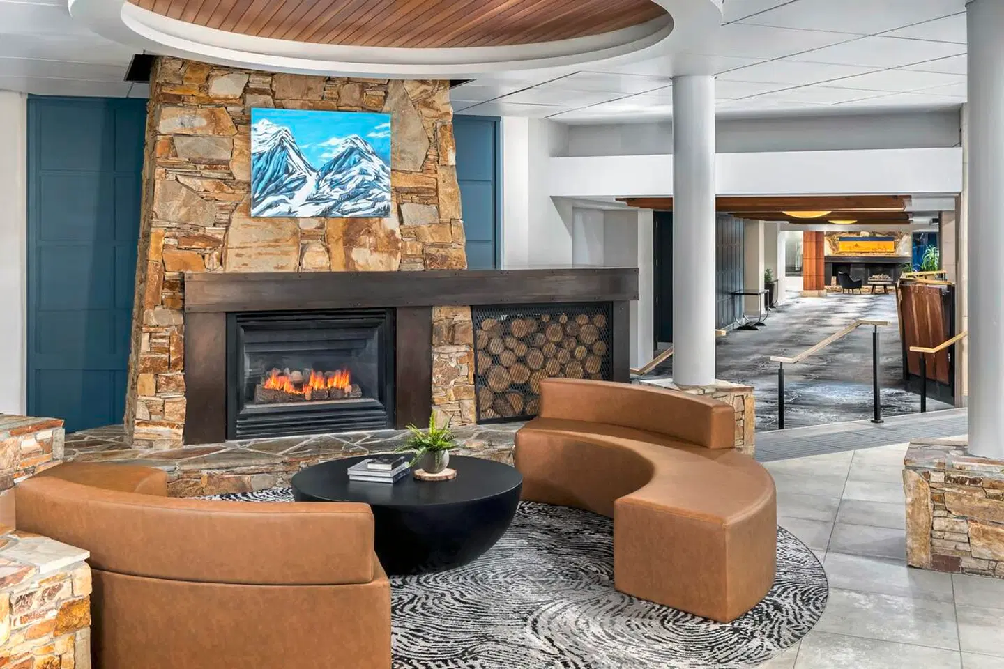 Hilton Whistler Resort & Spa LOUNGE_LOBBY