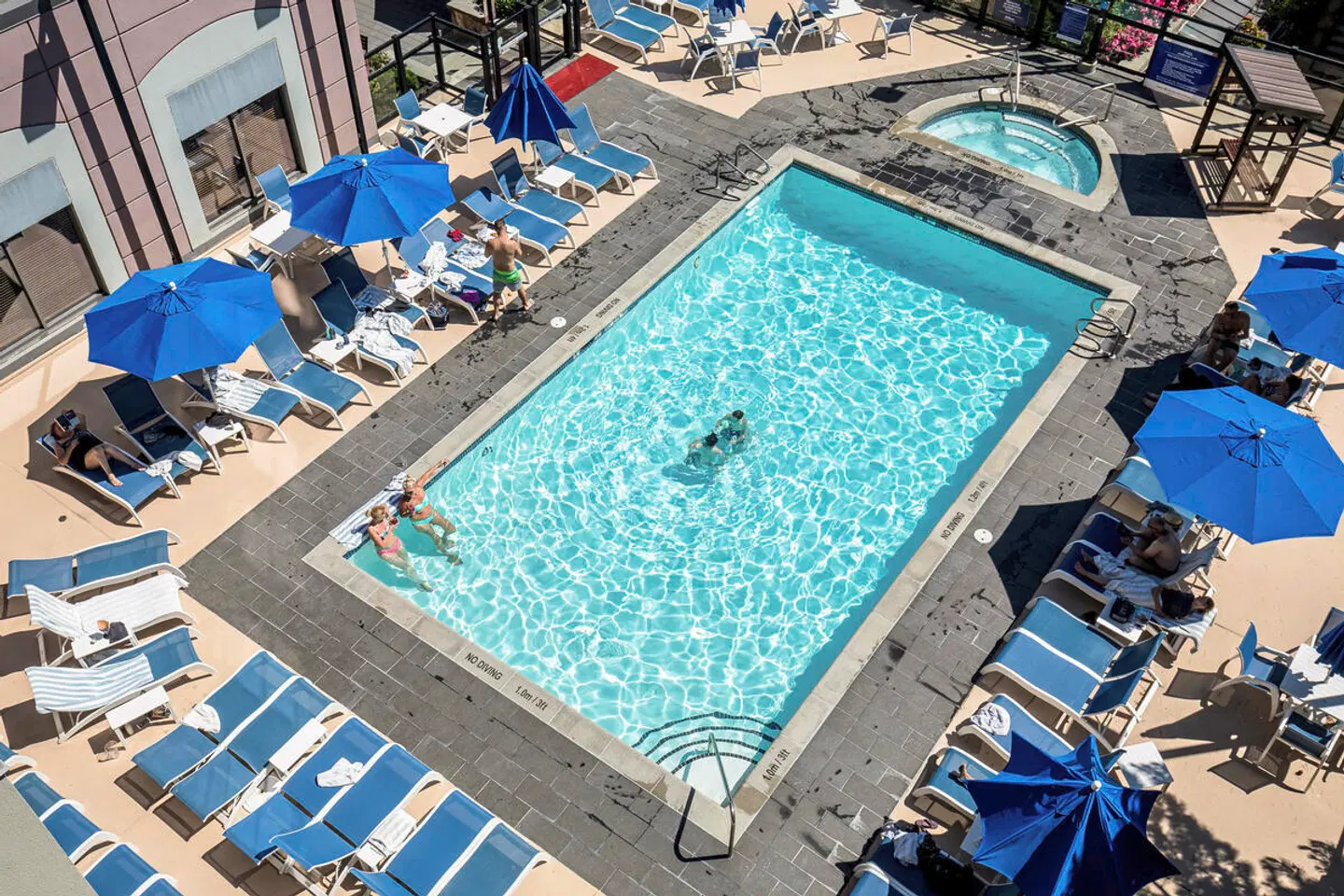 Hilton Whistler Resort & Spa OUTDOOR_POOL