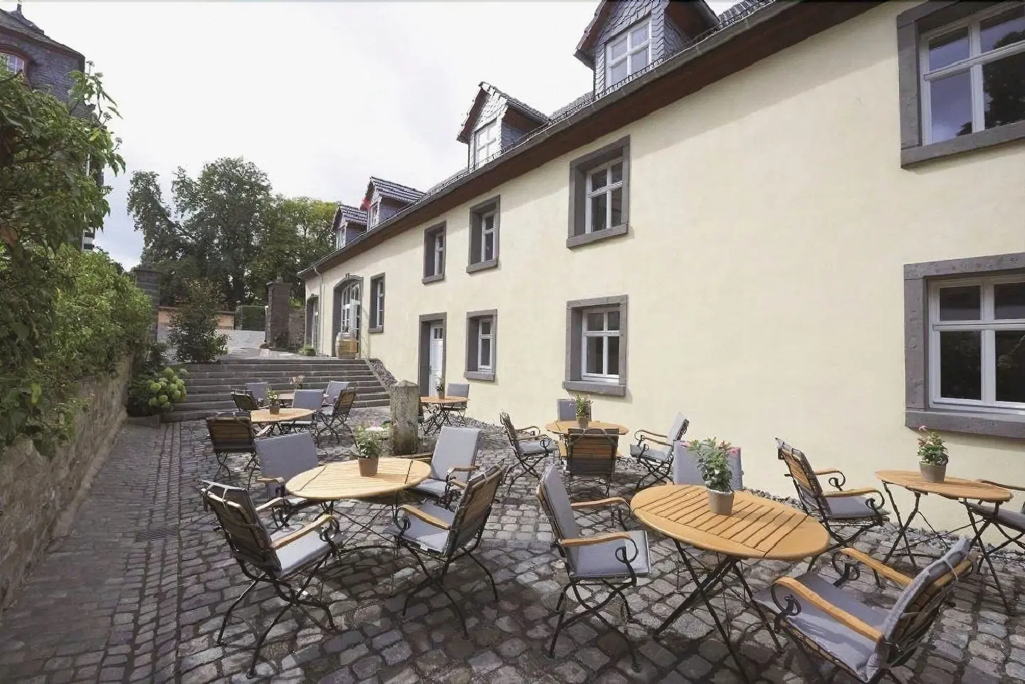 Schloß Burgbrohl Terrasse