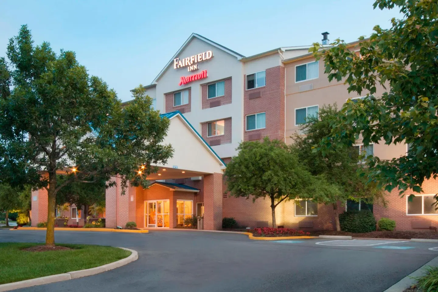 Fairfield Inn by Marriott Philadelphia Airport EXTERIOR