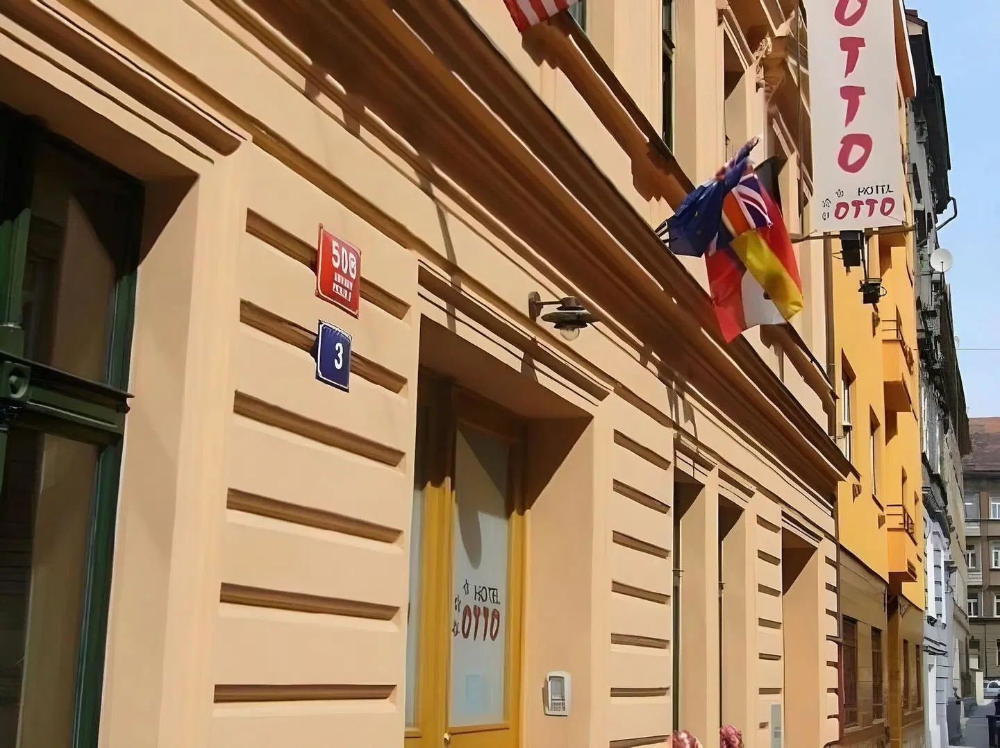Augustus et Otto EXTERIOR