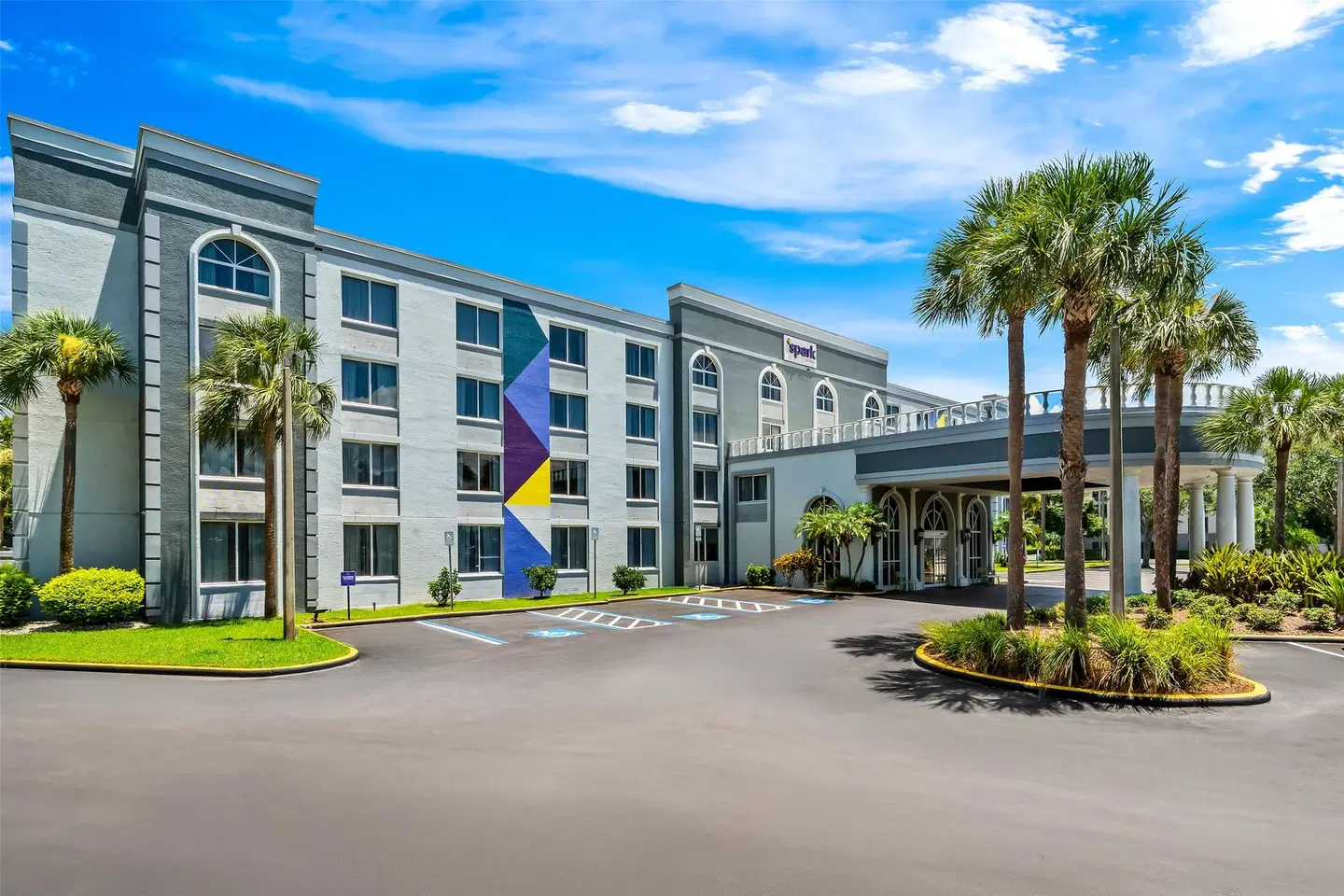 Spark by Hilton Orlando near Universal EXTERIOR