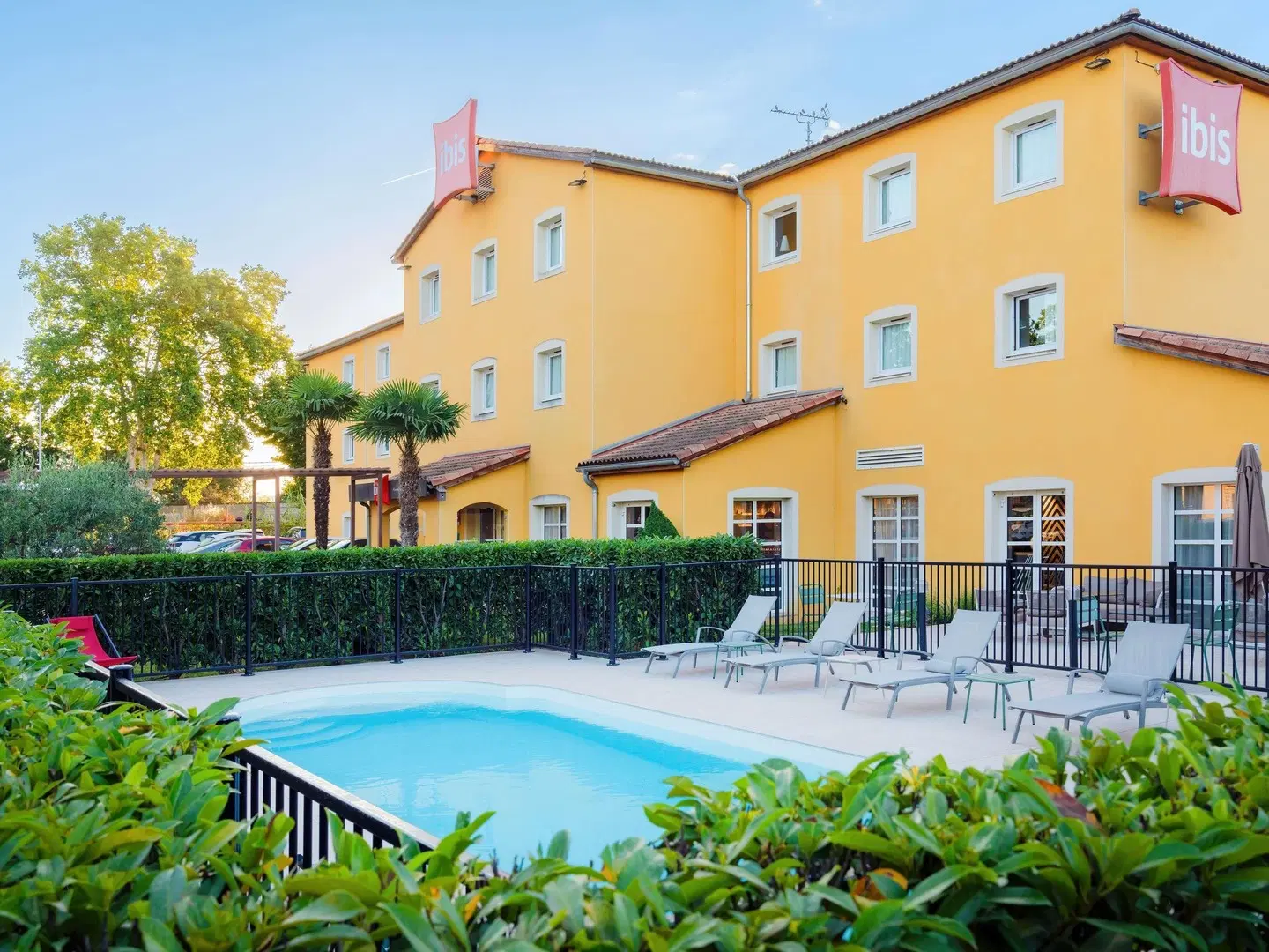 ibis Manosque Cadarache OUTDOOR_POOL