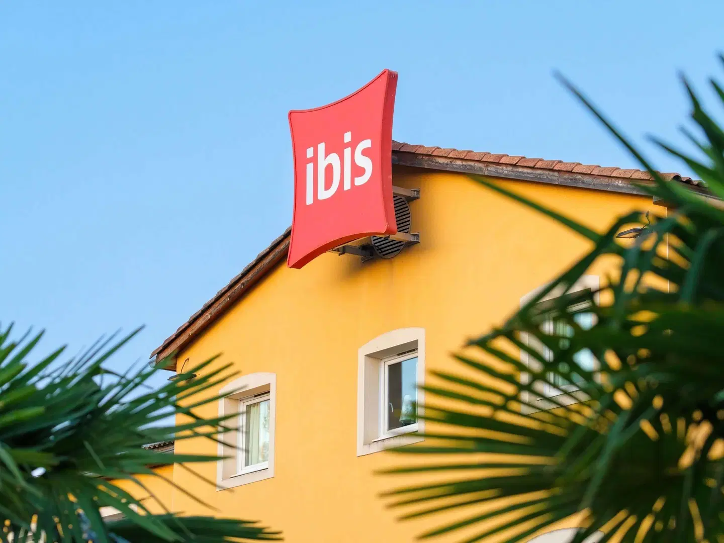ibis Manosque Cadarache EXTERIOR