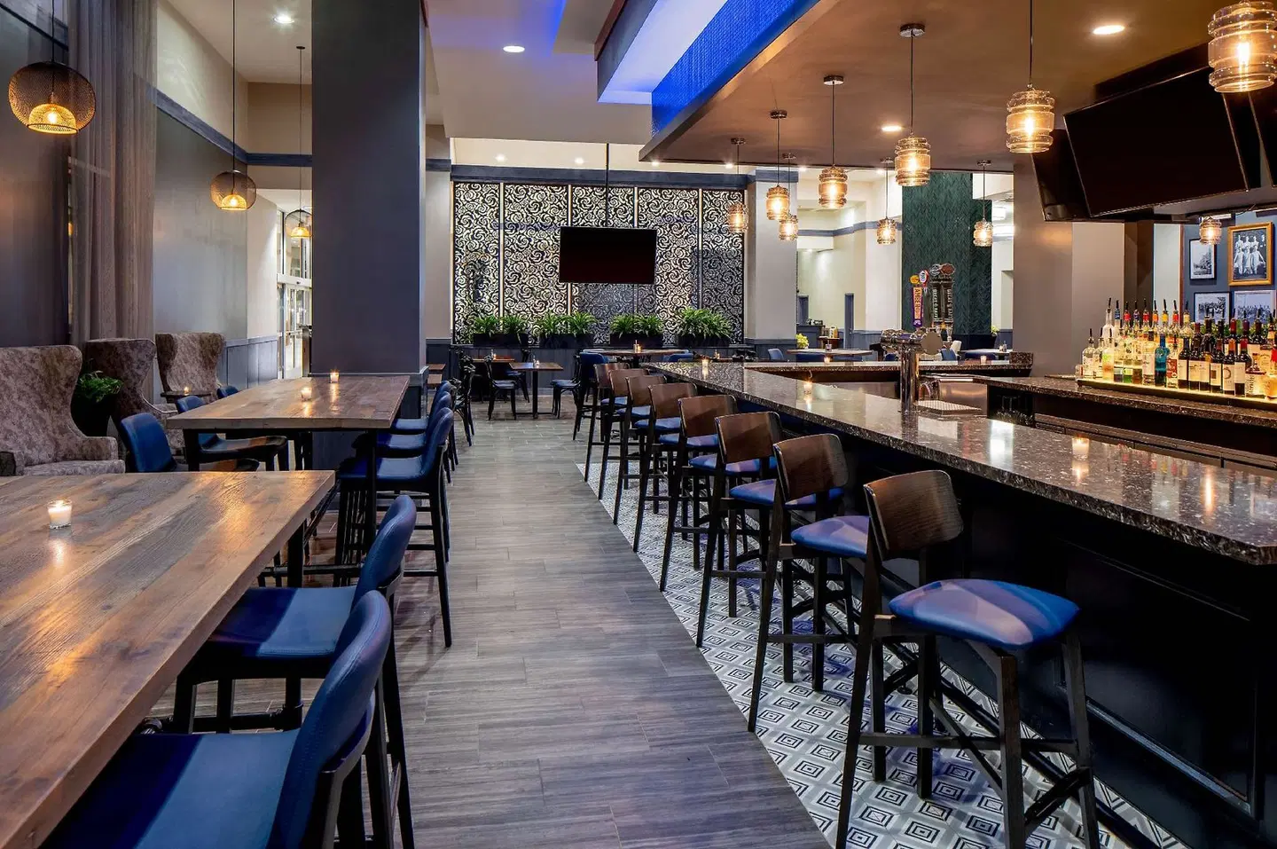 Hilton Shreveport Bar