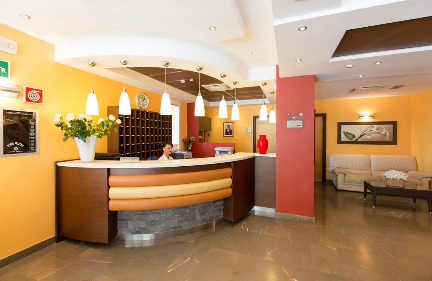 Sheila LOUNGE_LOBBY