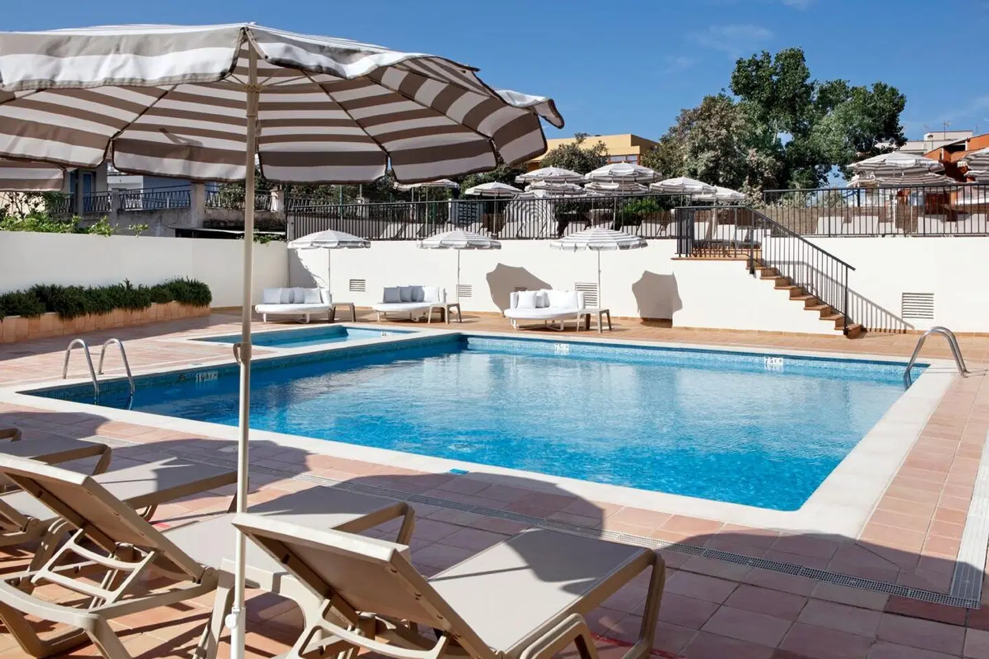 Alua Linda Mallorca OUTDOOR_POOL
