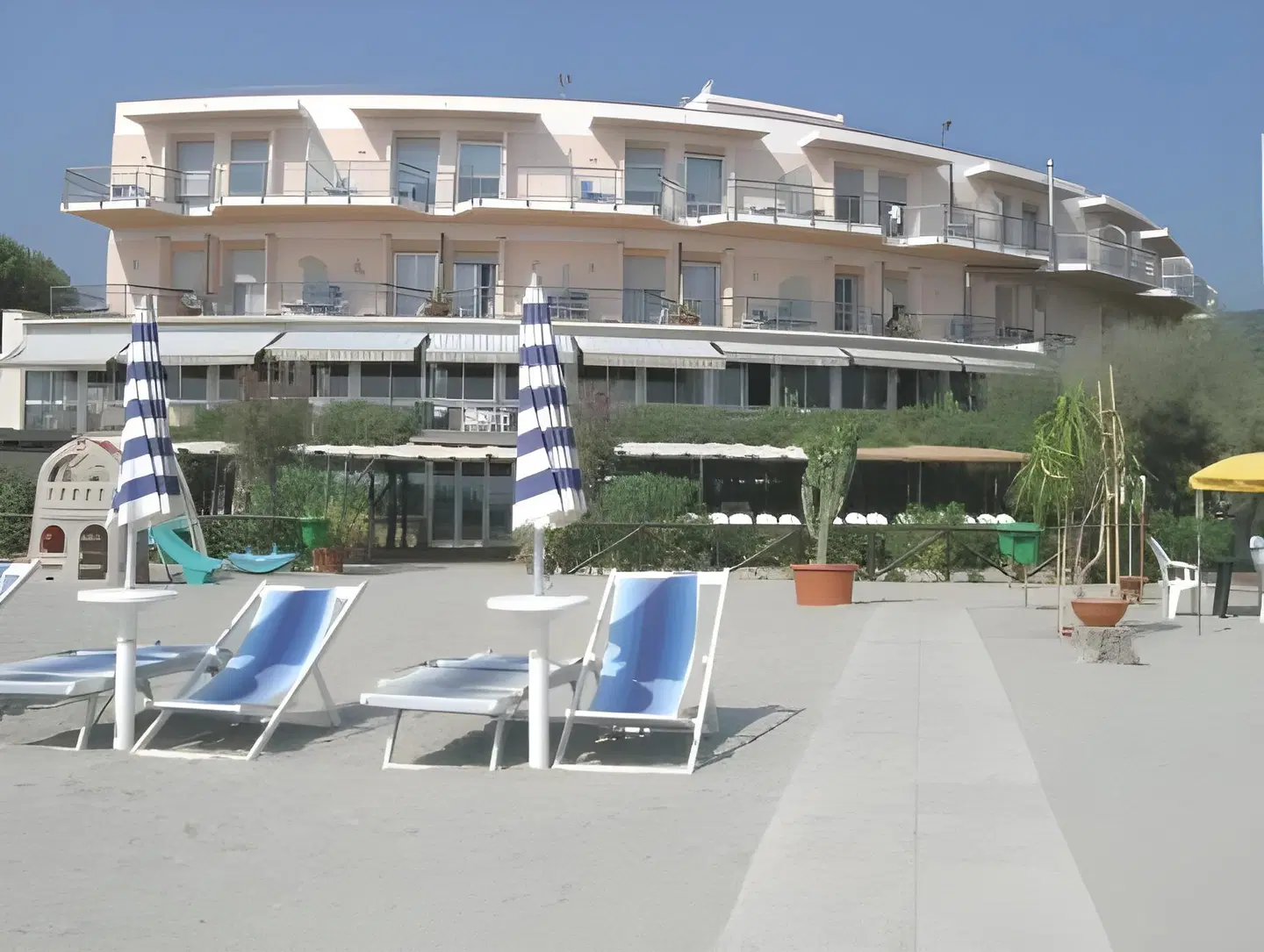 Tirreno EXTERIOR