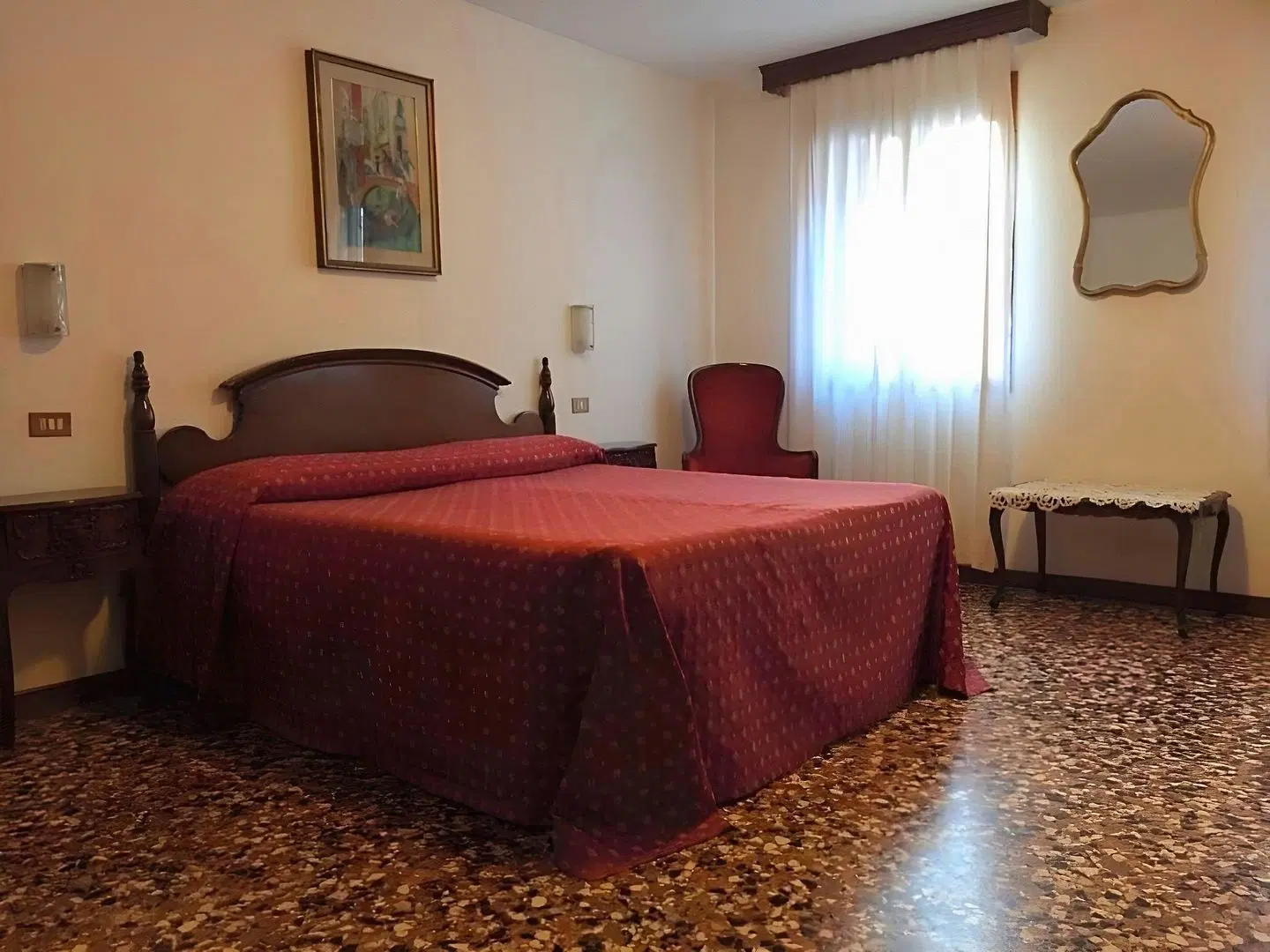 Fontana ROOM_EXAMPLE