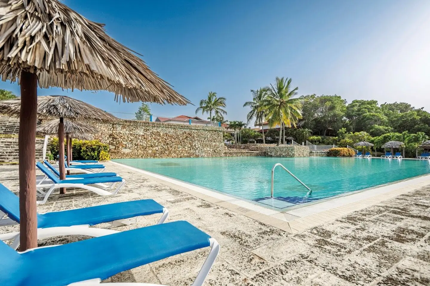 Sol Turquesa Beach OUTDOOR_POOL