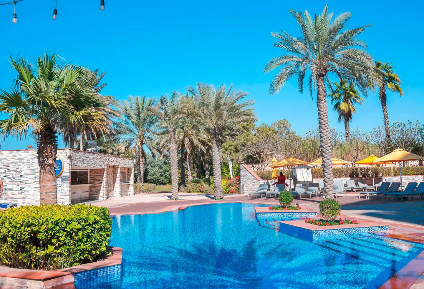 Yas Plaza Bay OUTDOOR_POOL