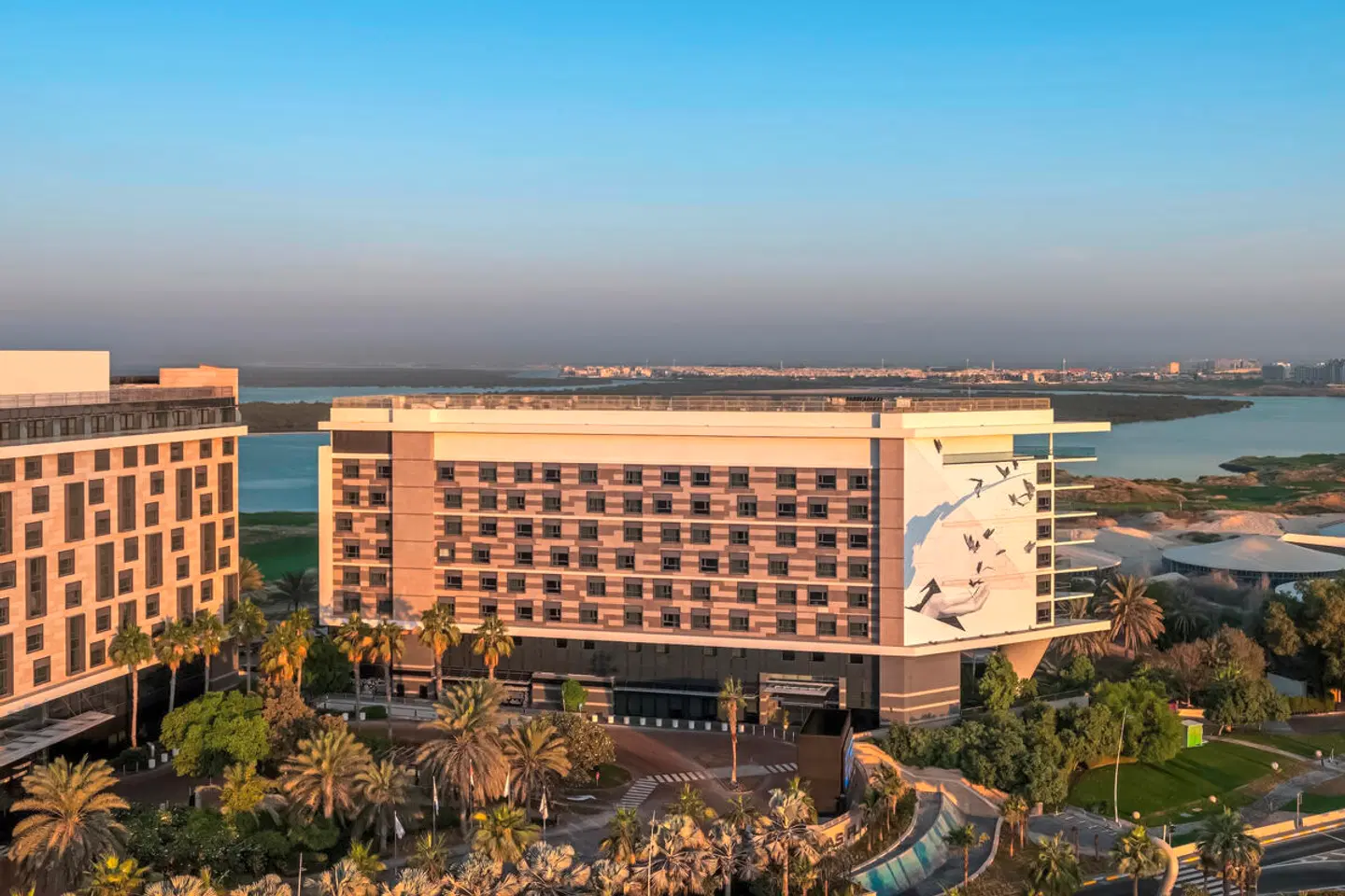 Yas Plaza Bay EXTERIOR
