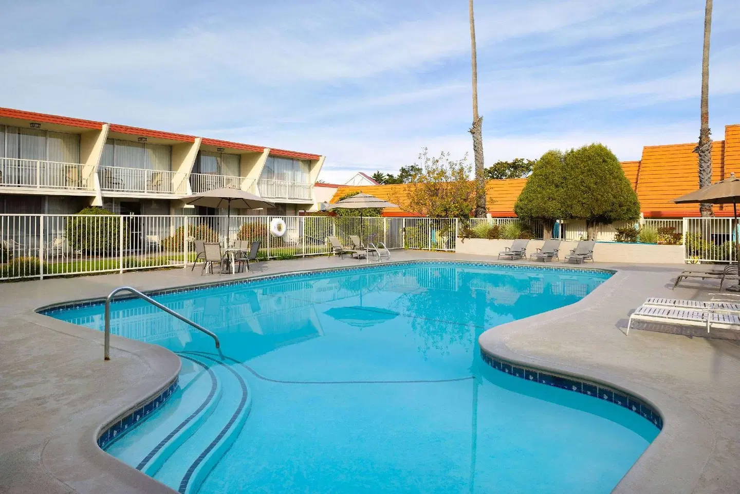 Monterey Bay Travelodge OUTDOOR_POOL