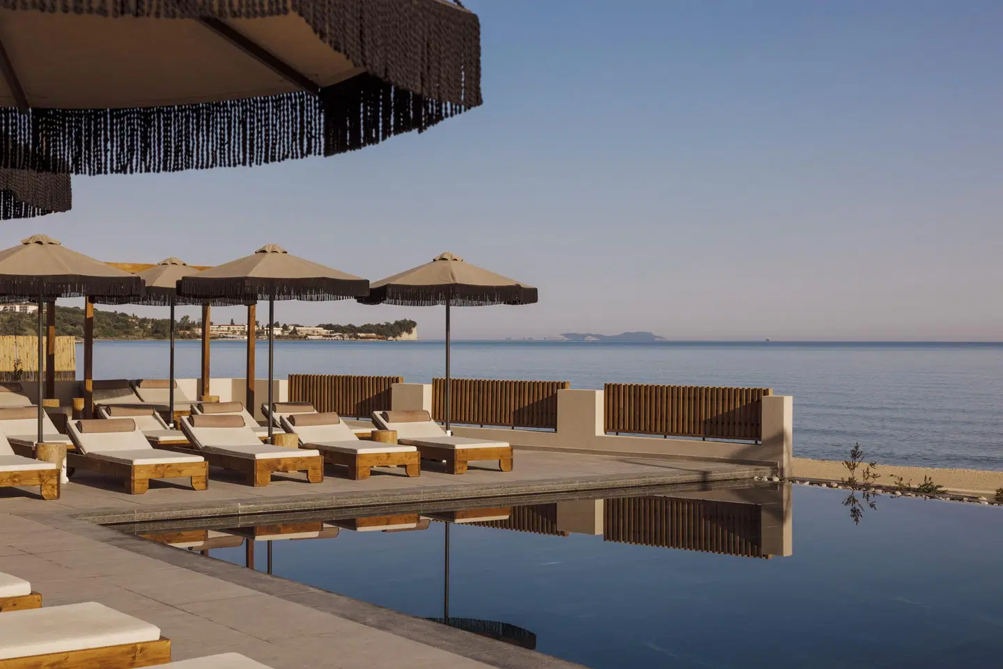 Unda OUTDOOR_POOL