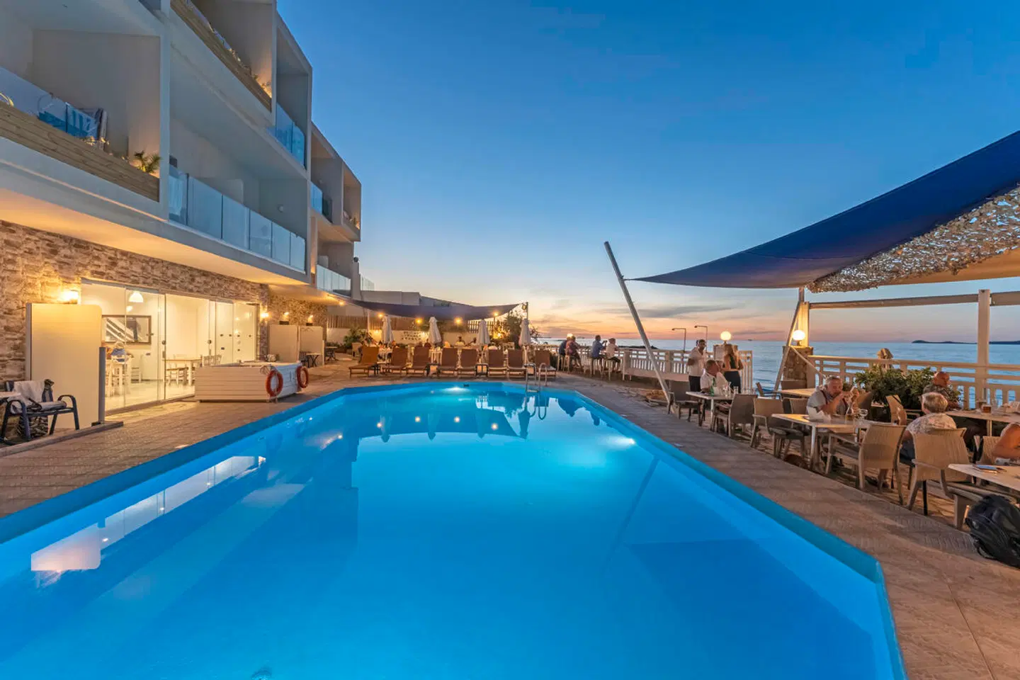 Sunset Beach Hotel OUTDOOR_POOL