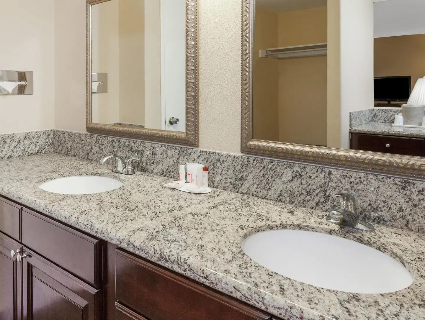 Wyndham Anaheim Badezimmer