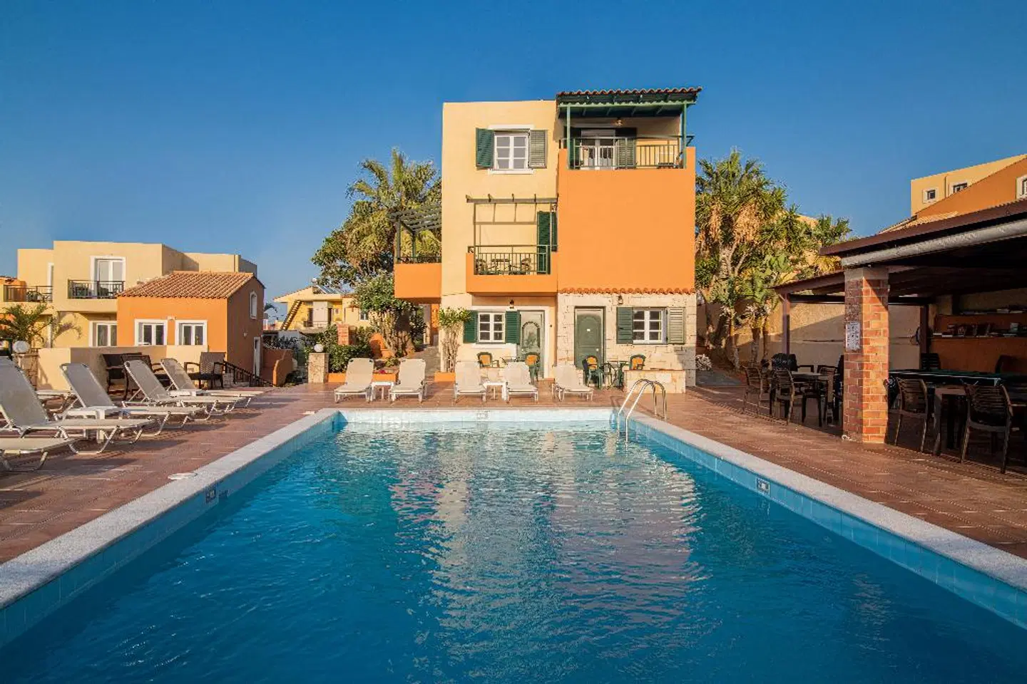 Golden Valantin Apartments OUTDOOR_POOL