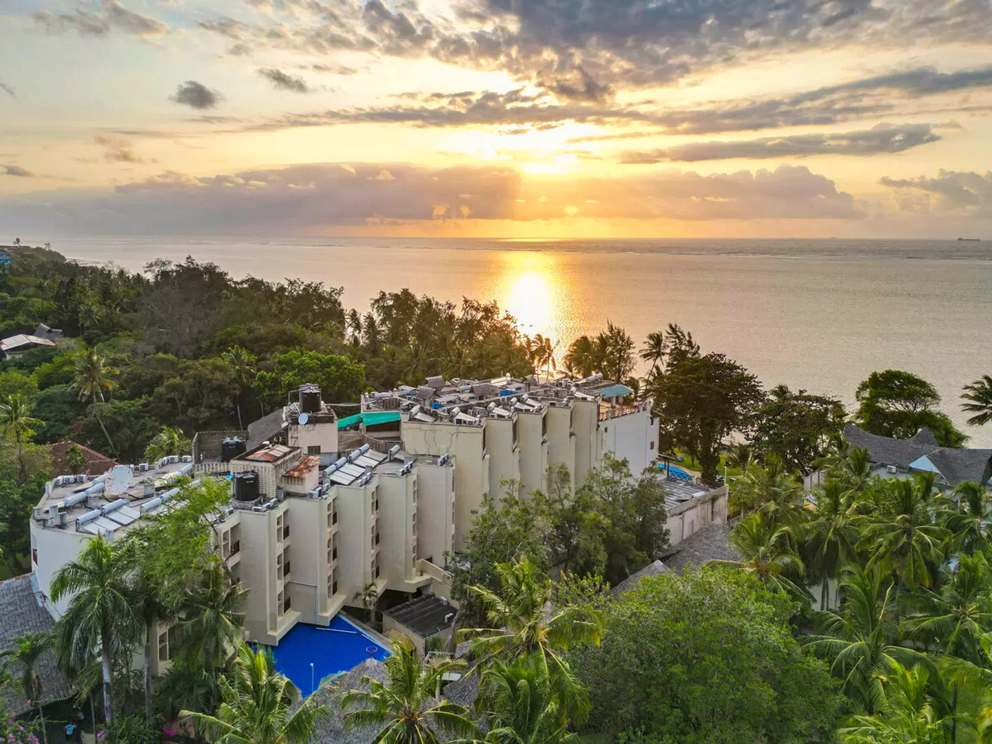 Neptune Beach Resort LANDSCAPE