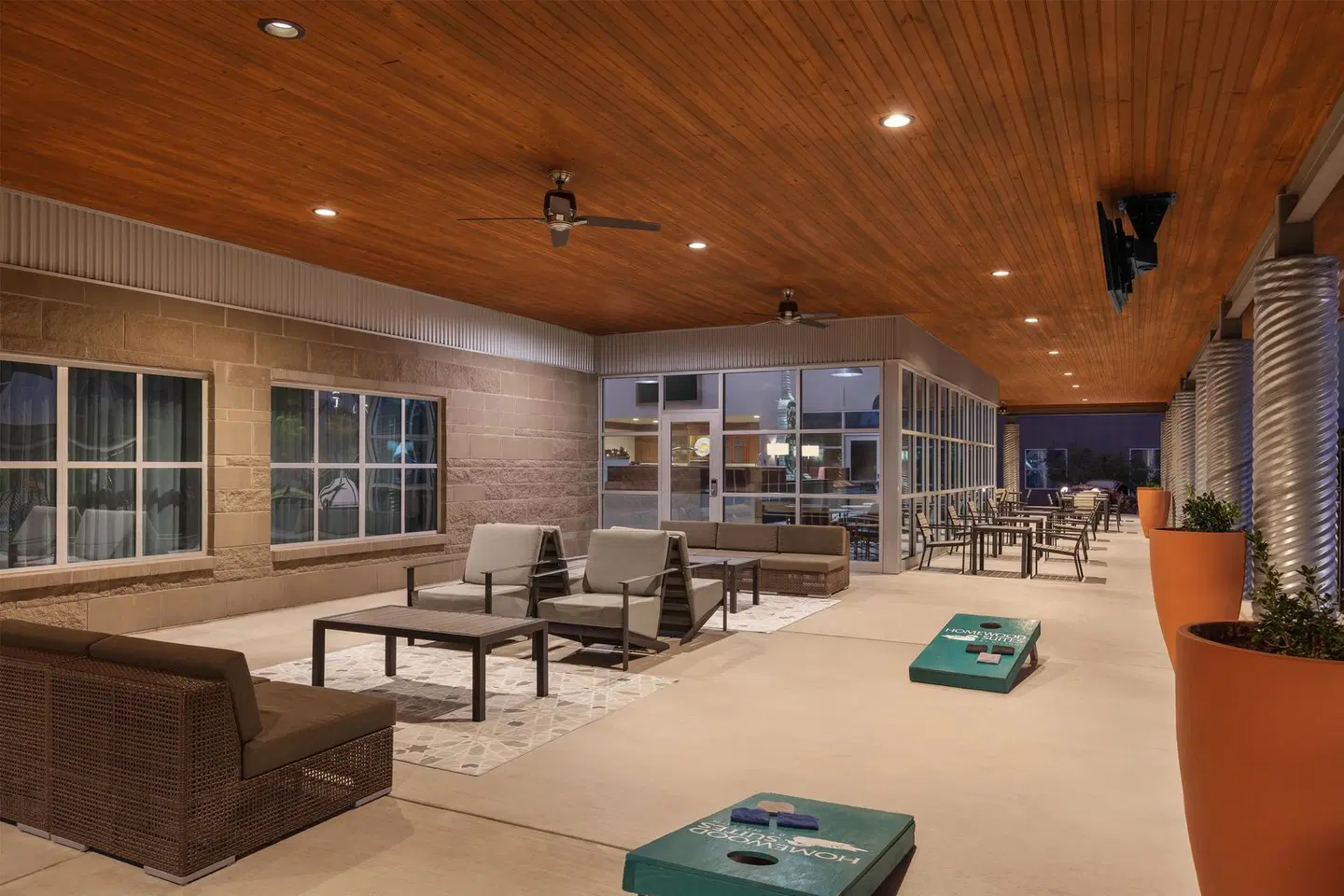 Homewood Suites by Hilton TechRidge Parmer @ I-35 Bar
