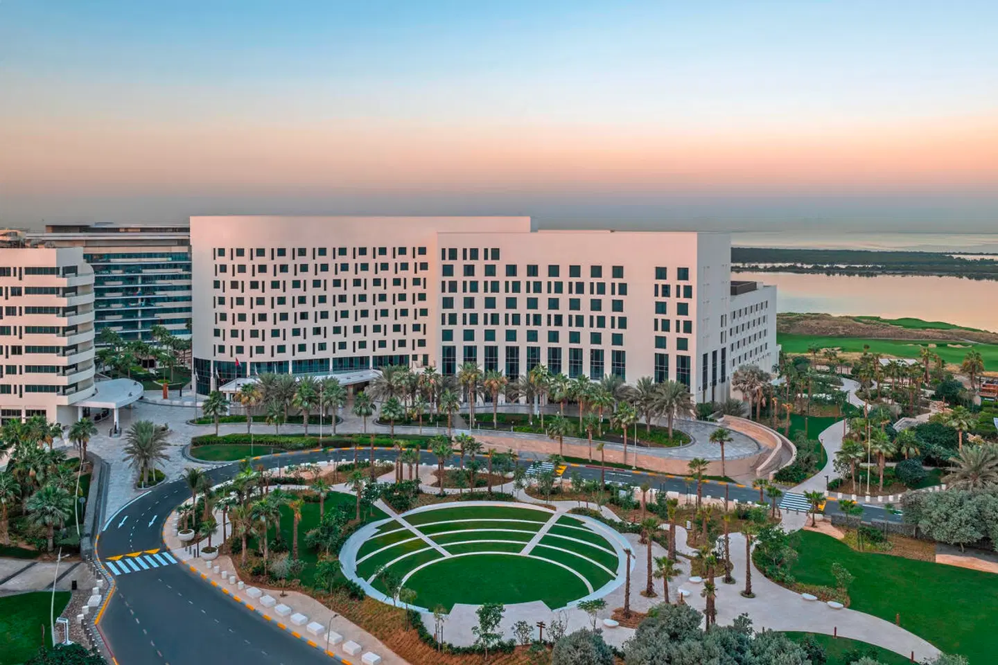 Crowne Plaza Abu Dhabi - Yas Island EXTERIOR