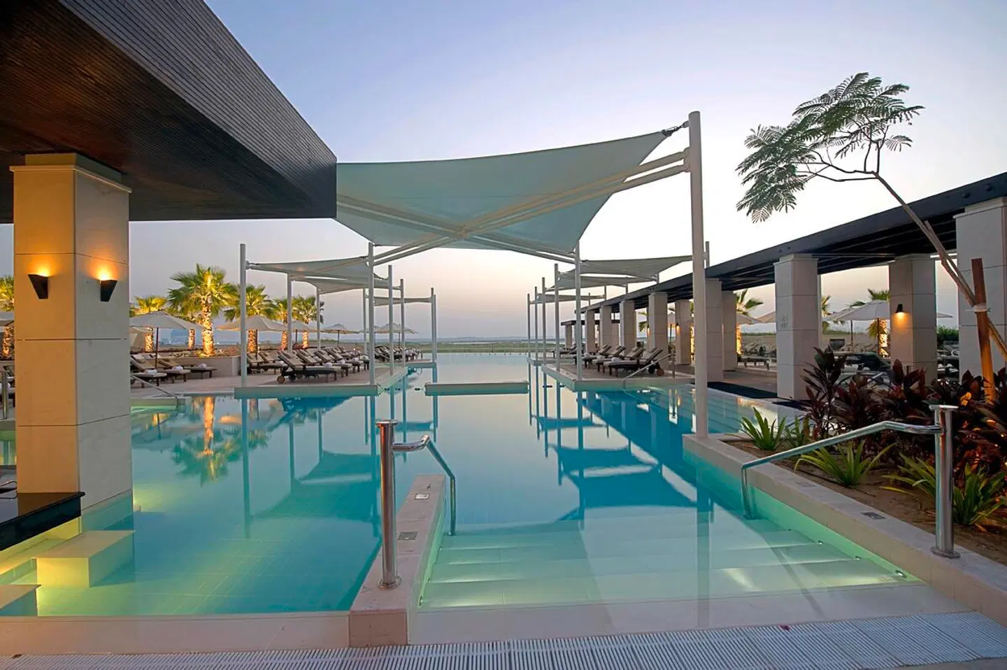 Crowne Plaza Abu Dhabi - Yas Island OUTDOOR_POOL