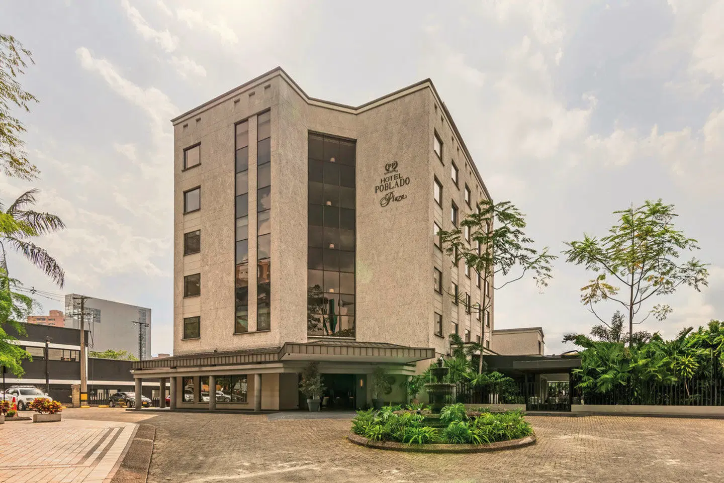 Poblado Plaza EXTERIOR