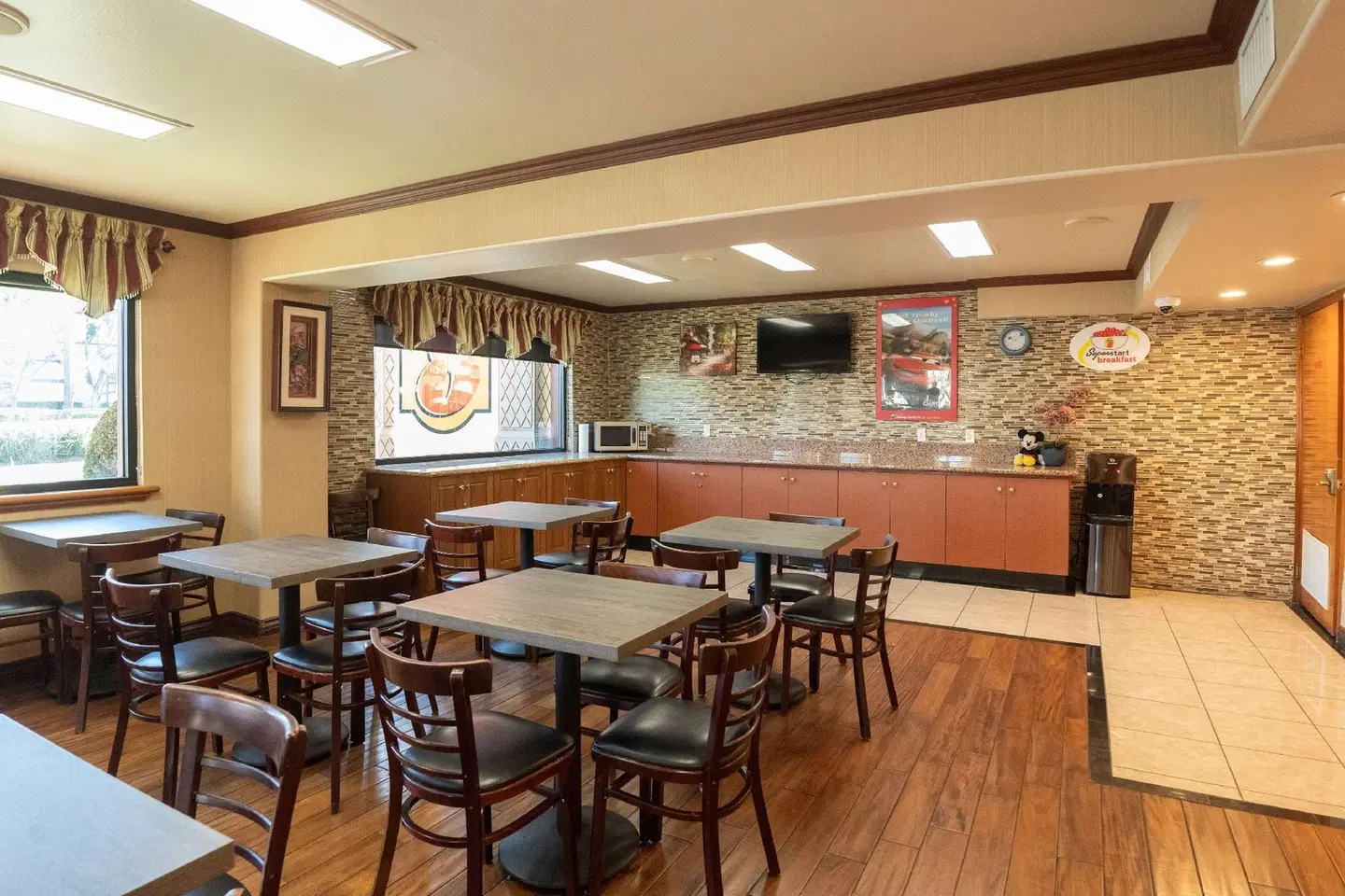 Super 8 by Wyndham Anaheim/Disneyland Drive Restaurant