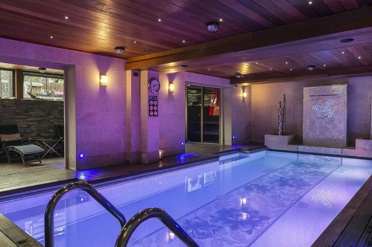 Ma'a Anglia - Boutique Apartments Hallenbad
