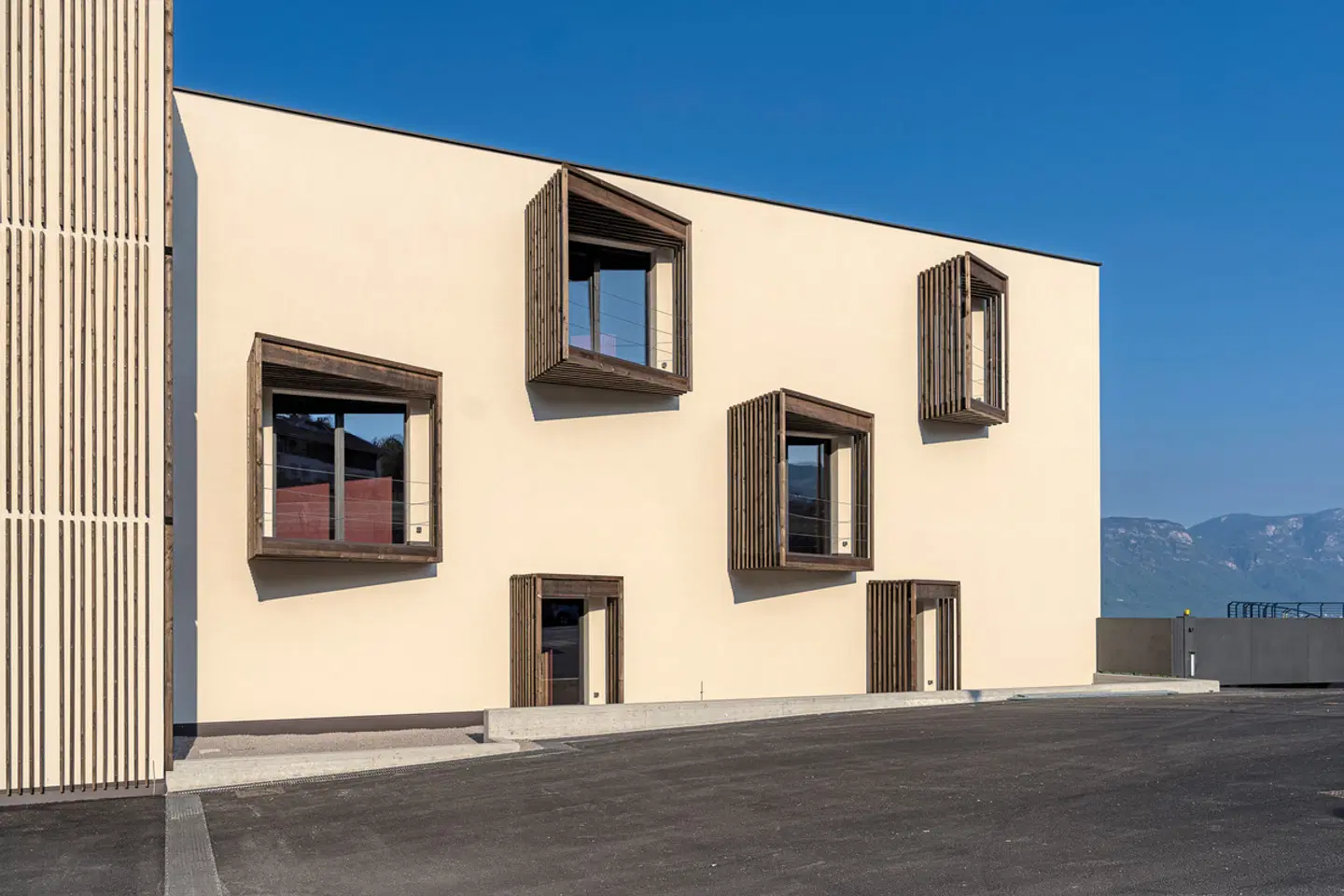 Tenz EXTERIOR