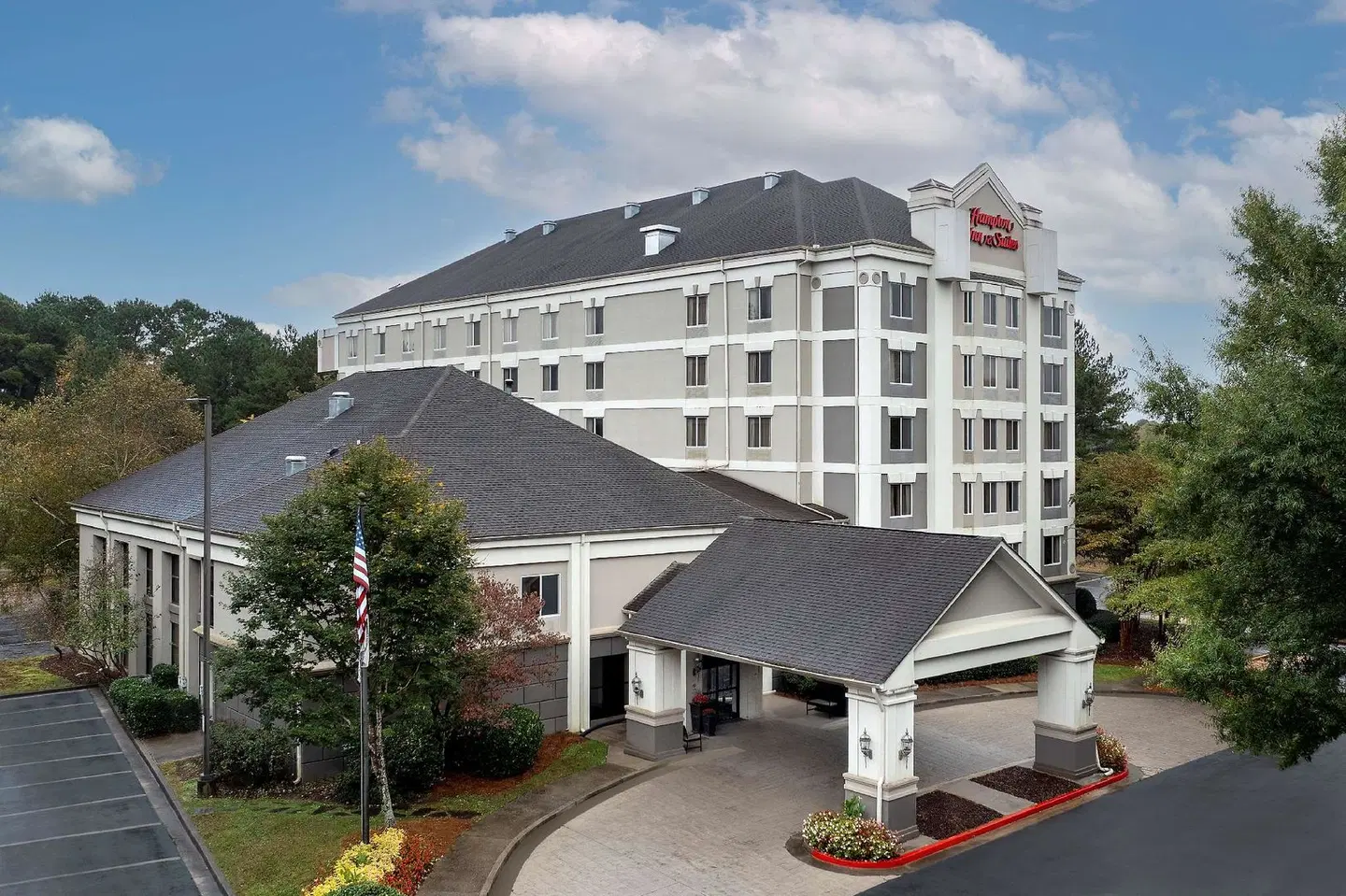 Hampton Inn & Suites Alpharetta EXTERIOR