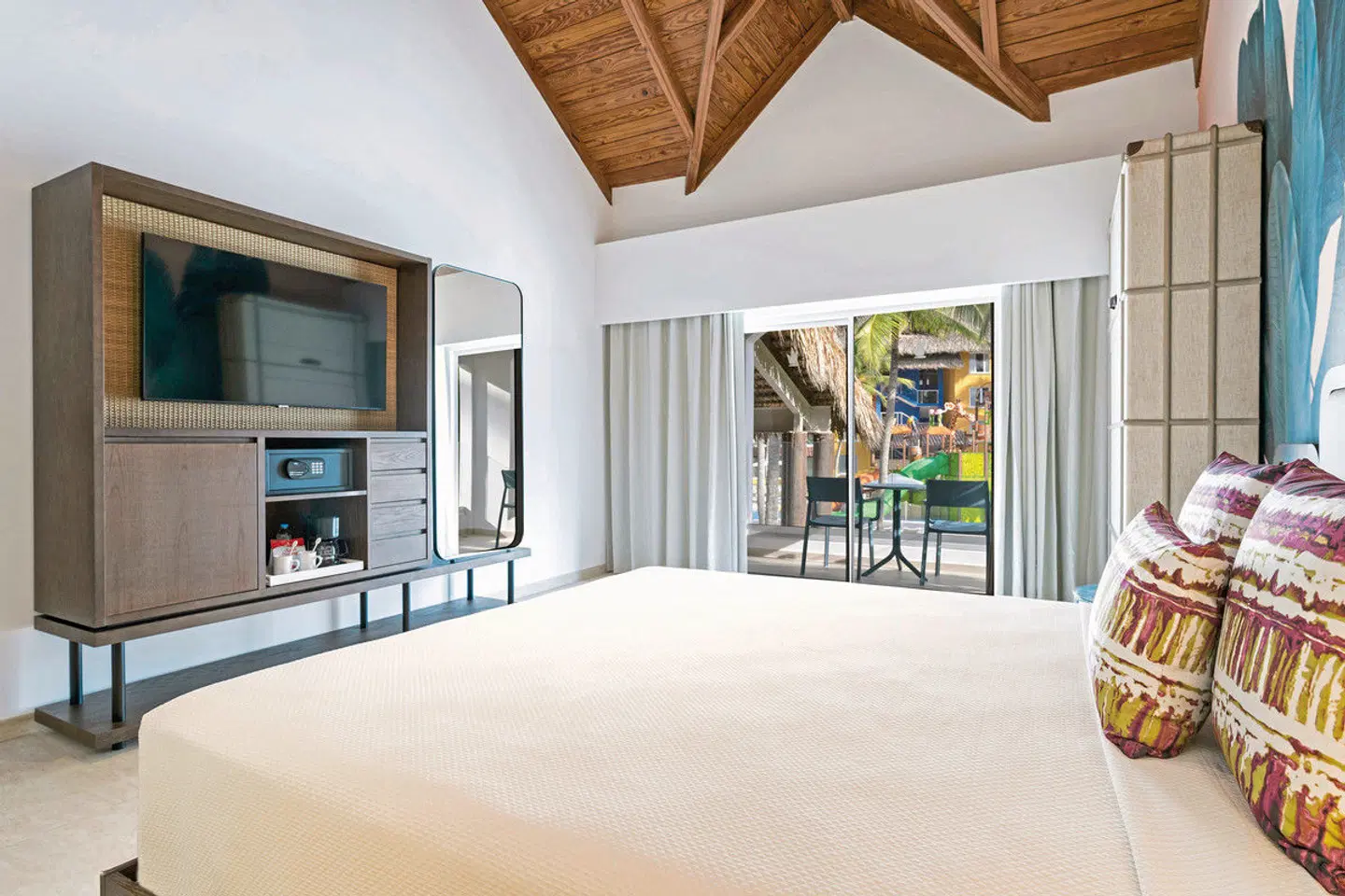 Tropical Deluxe Princess ROOM_EXAMPLE