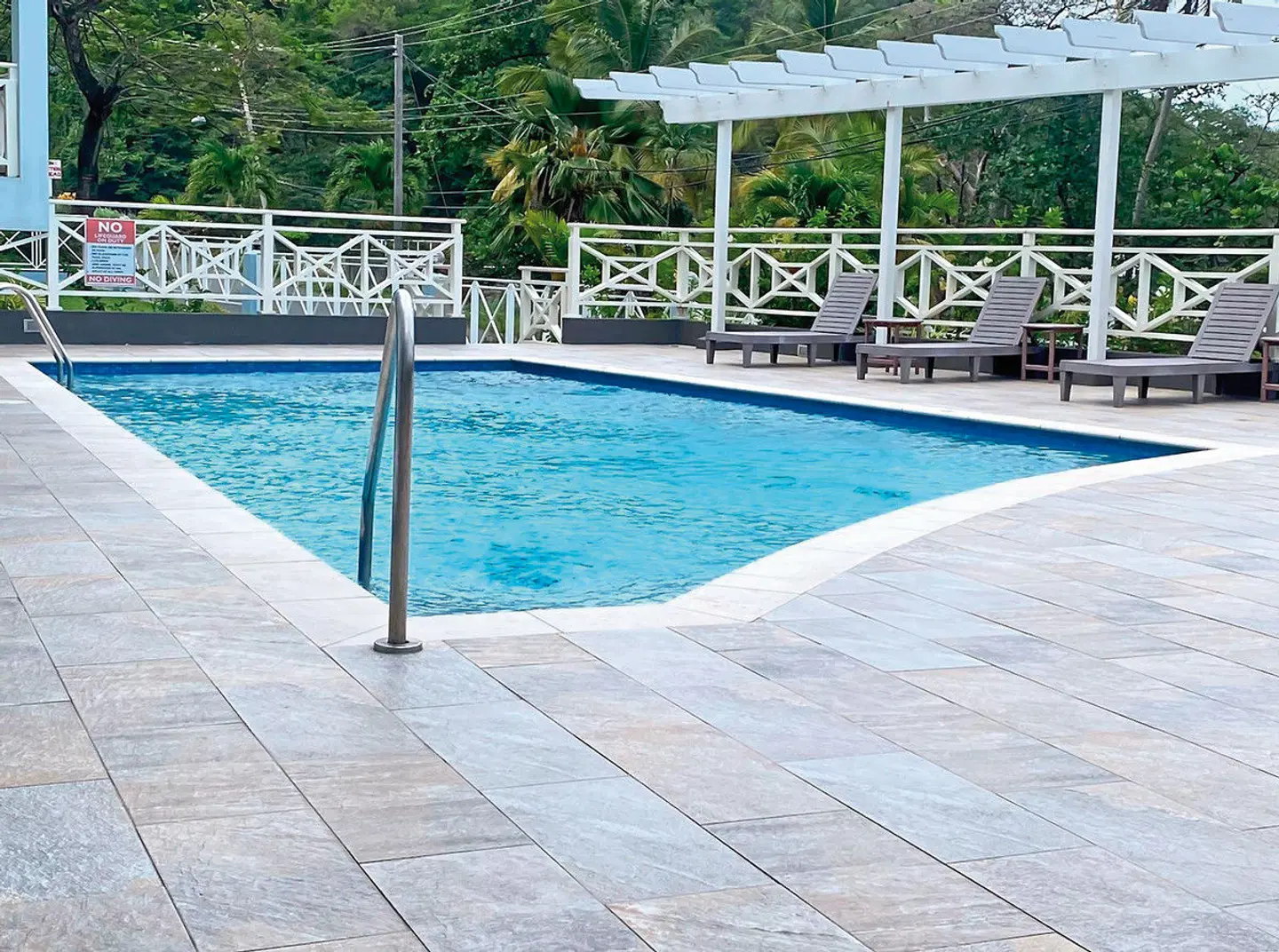 Manta Lodge and Dive Centre OUTDOOR_POOL