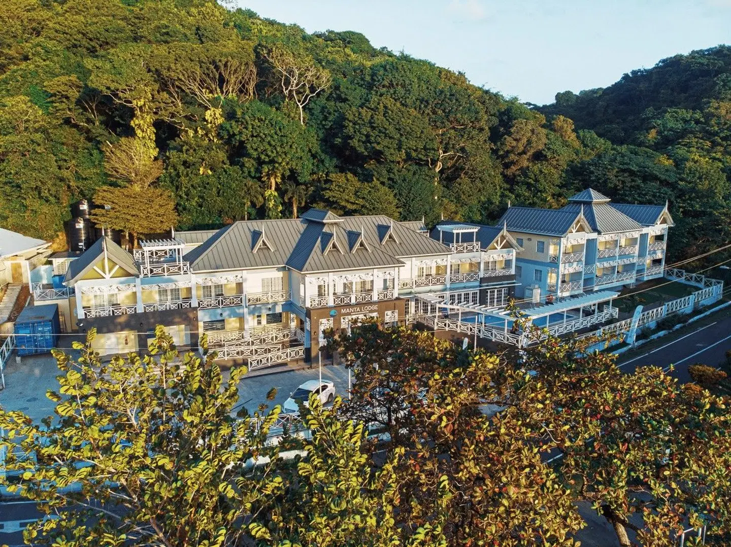 Manta Lodge and Dive Centre EXTERIOR