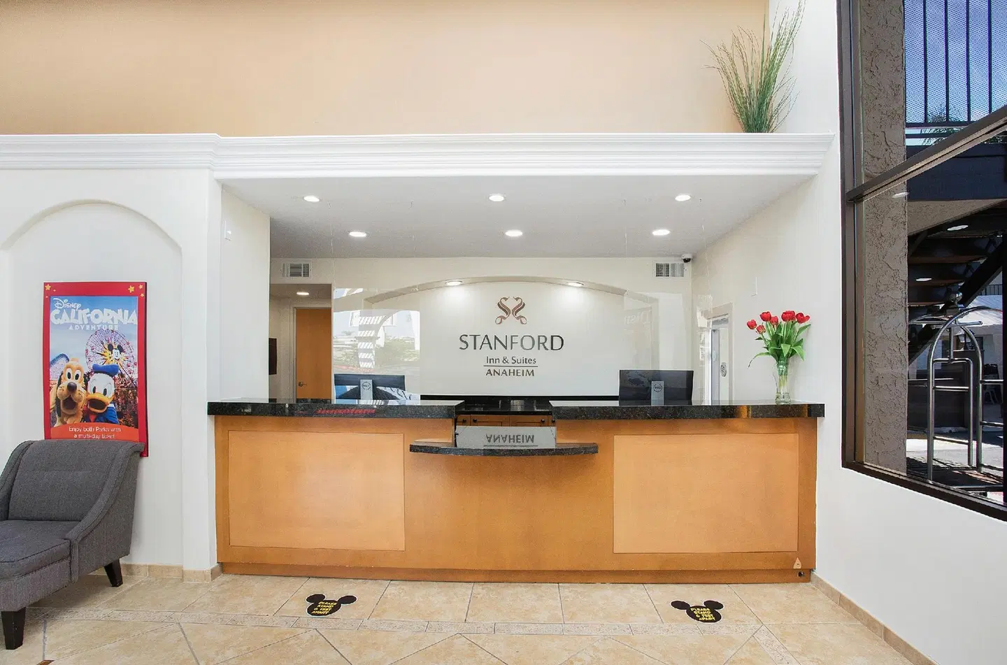 Stanford Inn & Suites Anaheim Bar