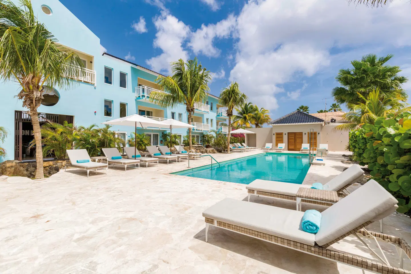 Dolphin Suites OUTDOOR_POOL